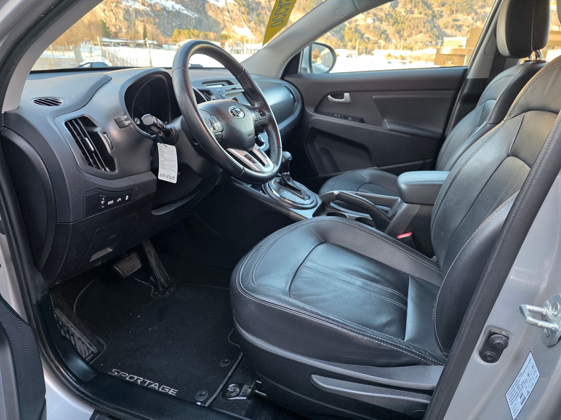 KIA Sportage 2.0 CRDi Style 4WD Automatic-image-15