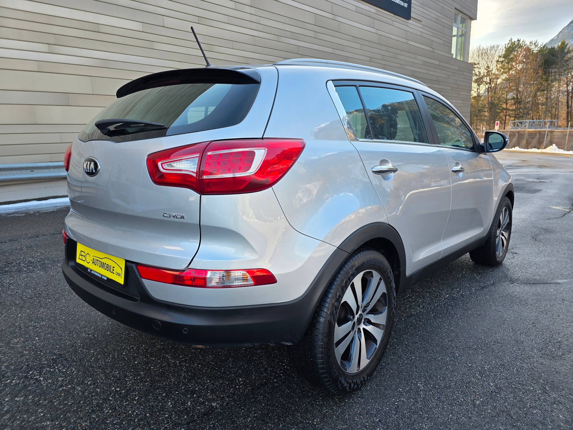 KIA Sportage 2.0 CRDi Style 4WD Automatic-image-8