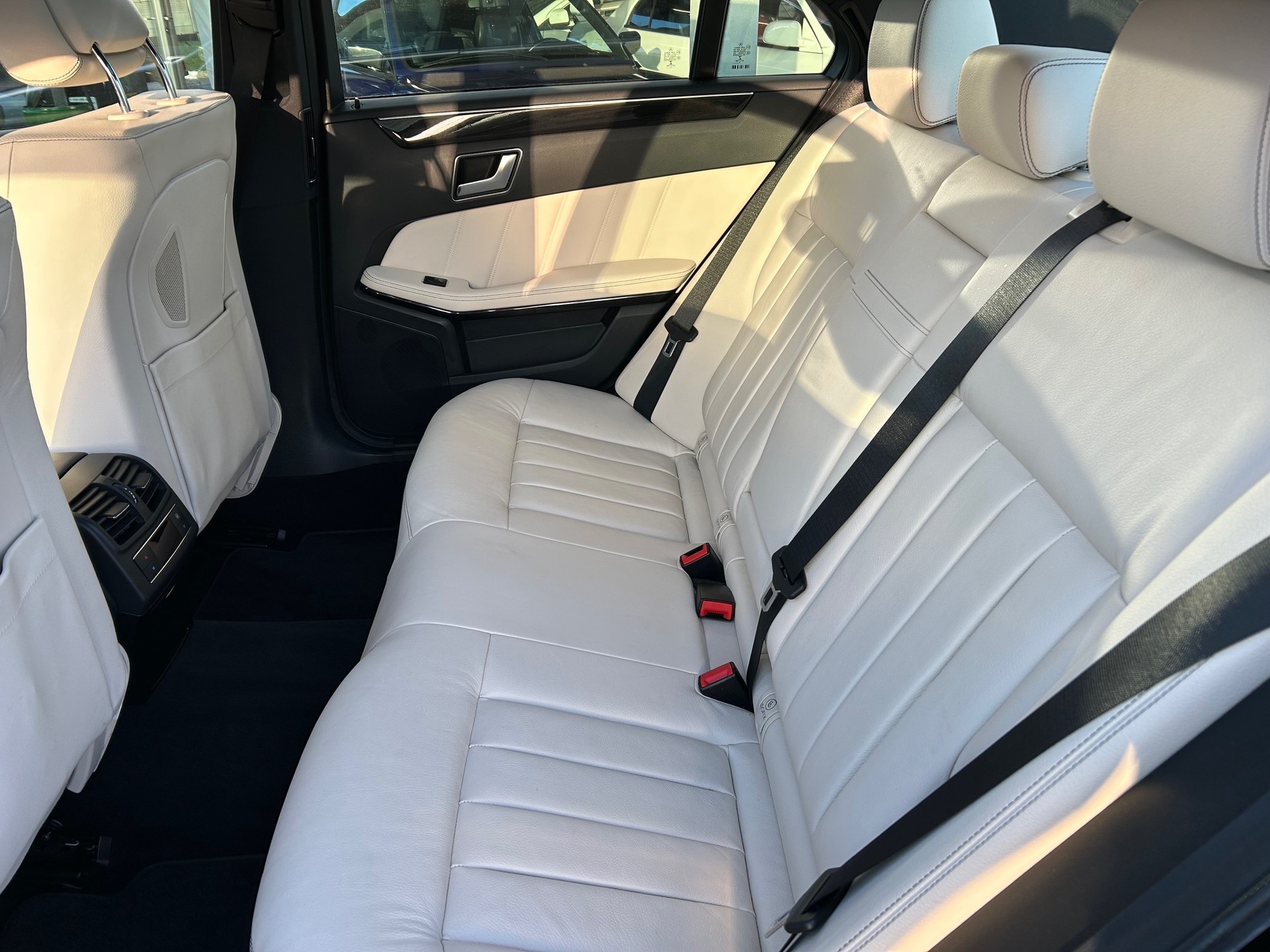 MERCEDES-BENZ E 350 BlueTEC Avantgarde 4Matic 7G-Tronic-image-12