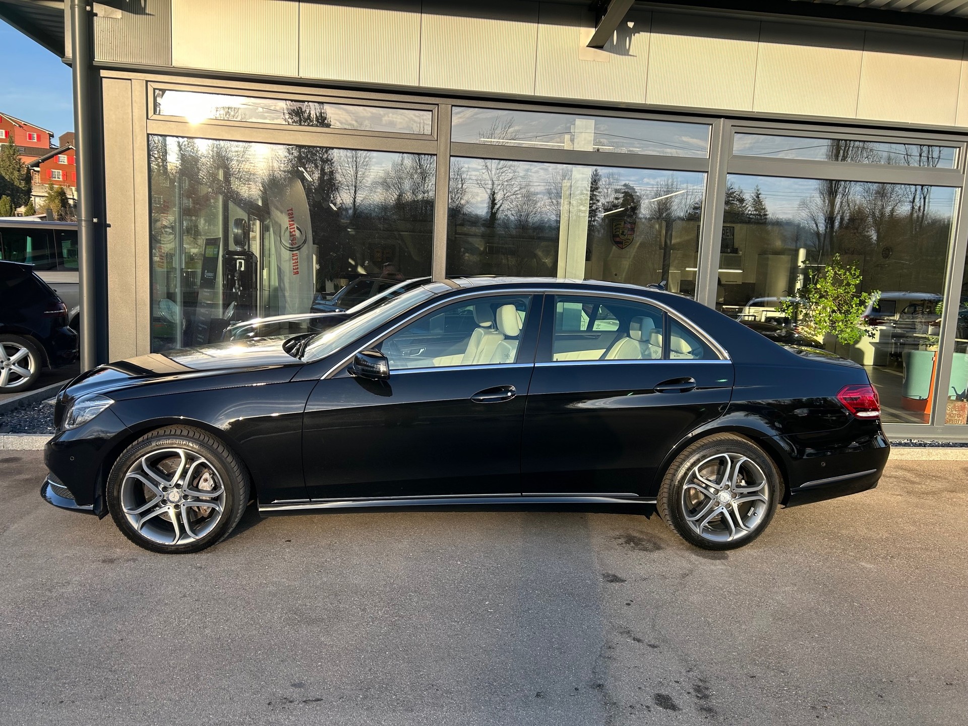MERCEDES-BENZ E 350 BlueTEC Avantgarde 4Matic 7G-Tronic-image-2