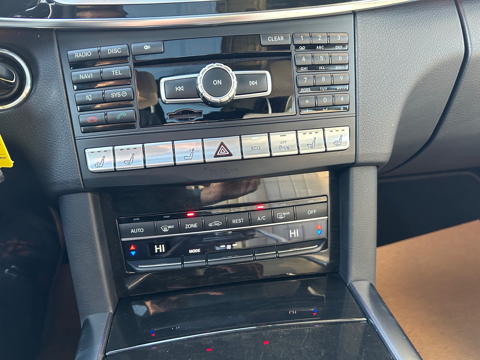 MERCEDES-BENZ E 350 BlueTEC Avantgarde 4Matic 7G-Tronic-image-8