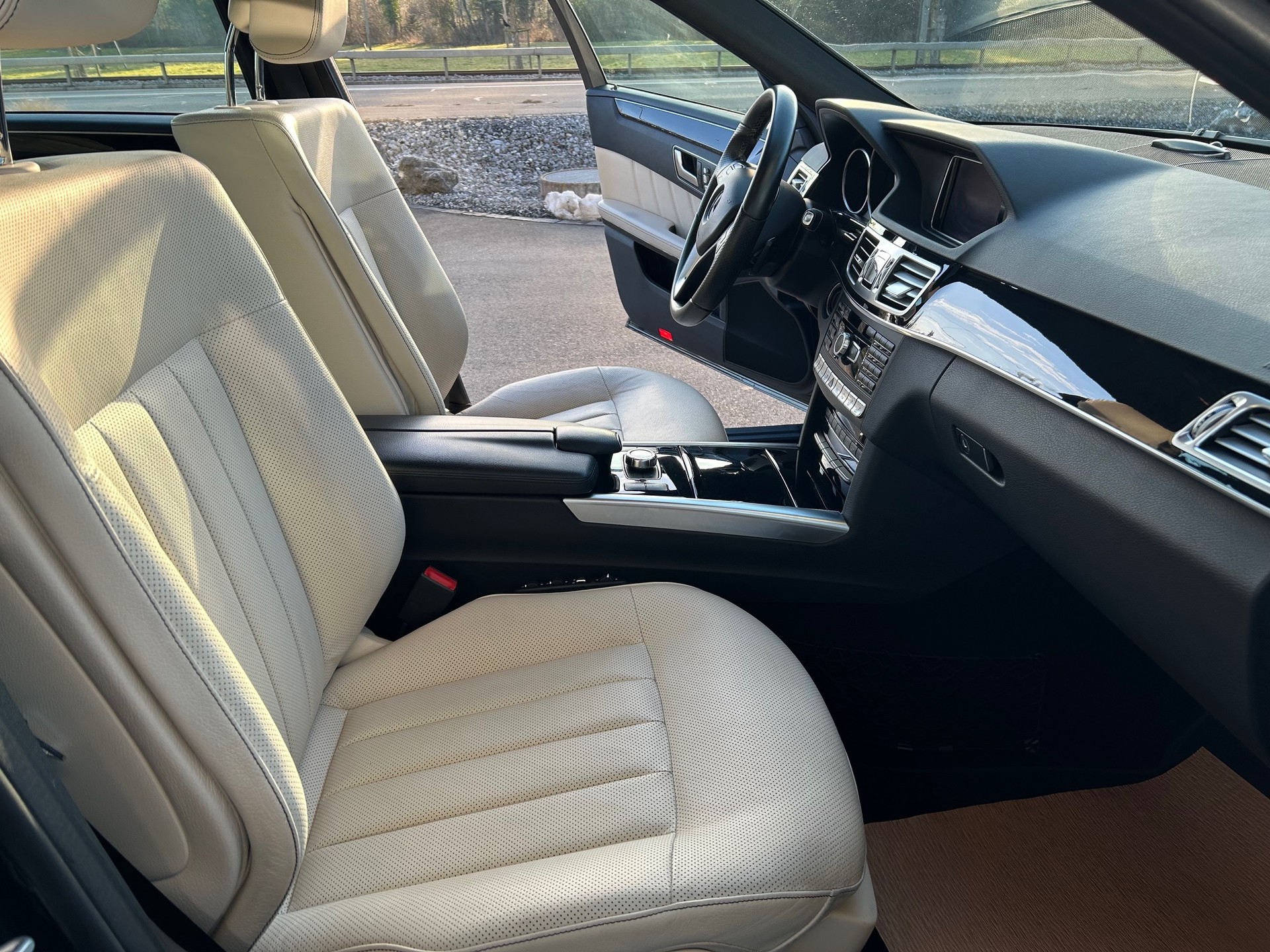 MERCEDES-BENZ E 350 BlueTEC Avantgarde 4Matic 7G-Tronic-image-11