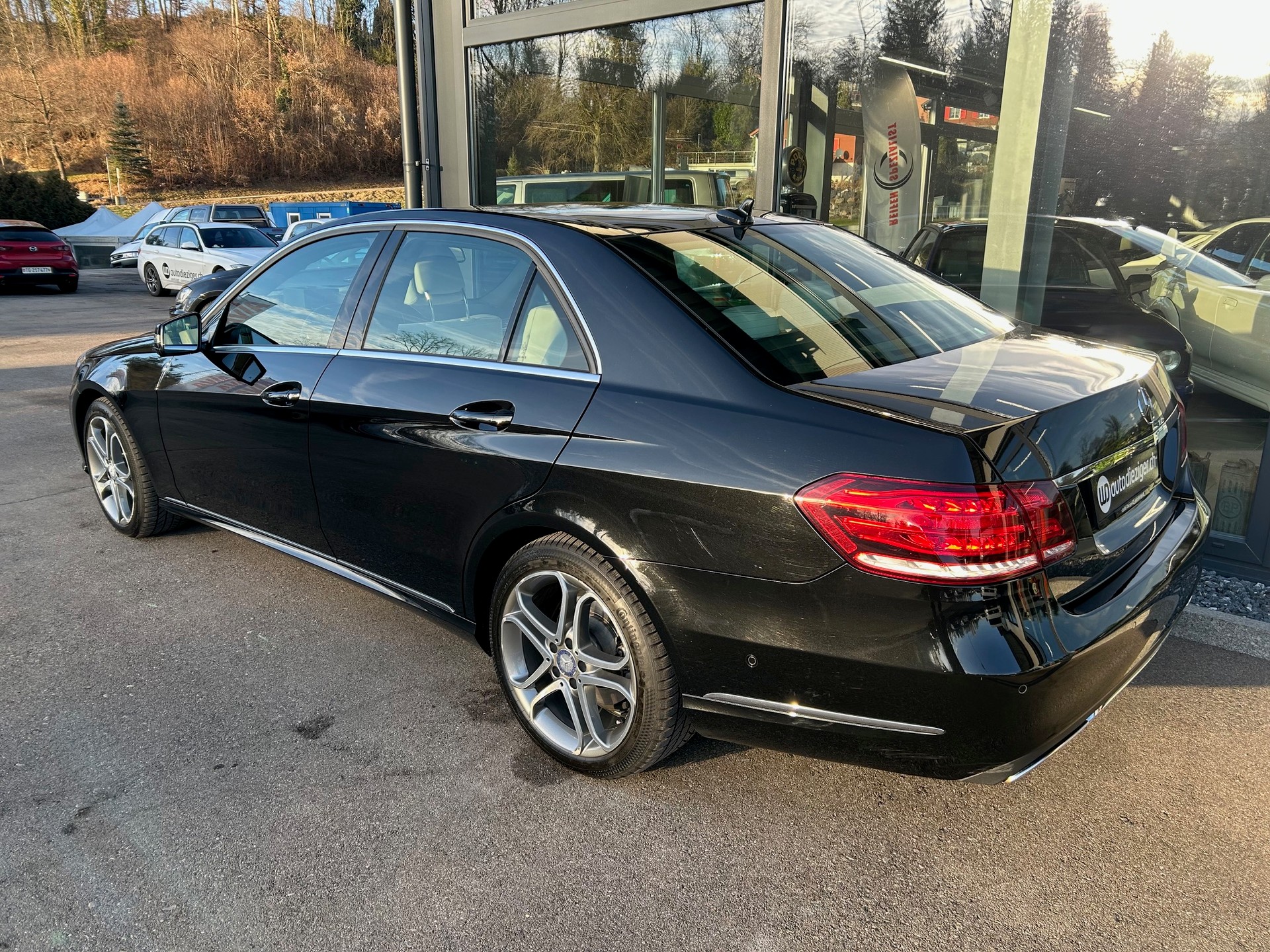 MERCEDES-BENZ E 350 BlueTEC Avantgarde 4Matic 7G-Tronic-image-4