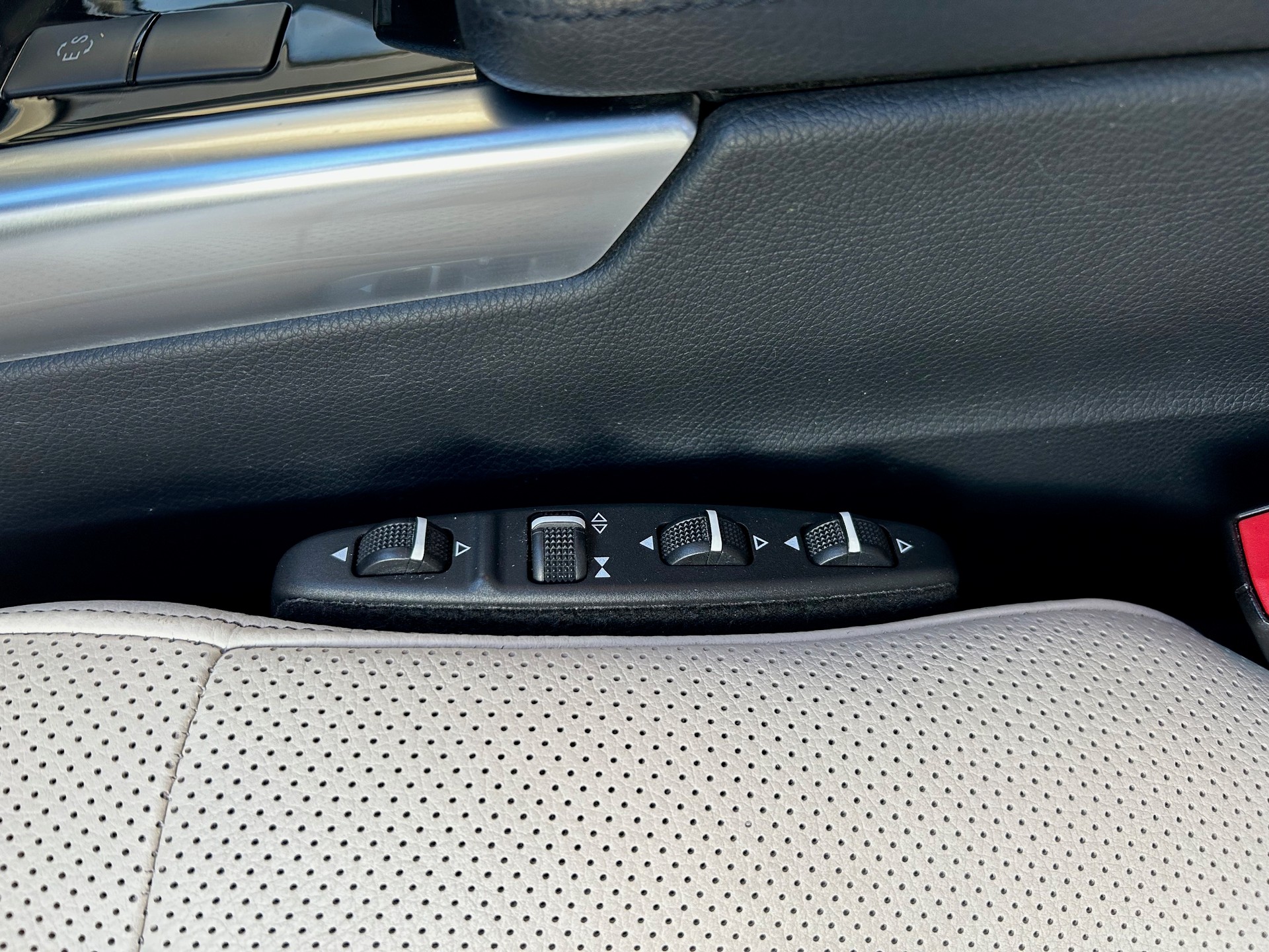 MERCEDES-BENZ E 350 BlueTEC Avantgarde 4Matic 7G-Tronic-image-10
