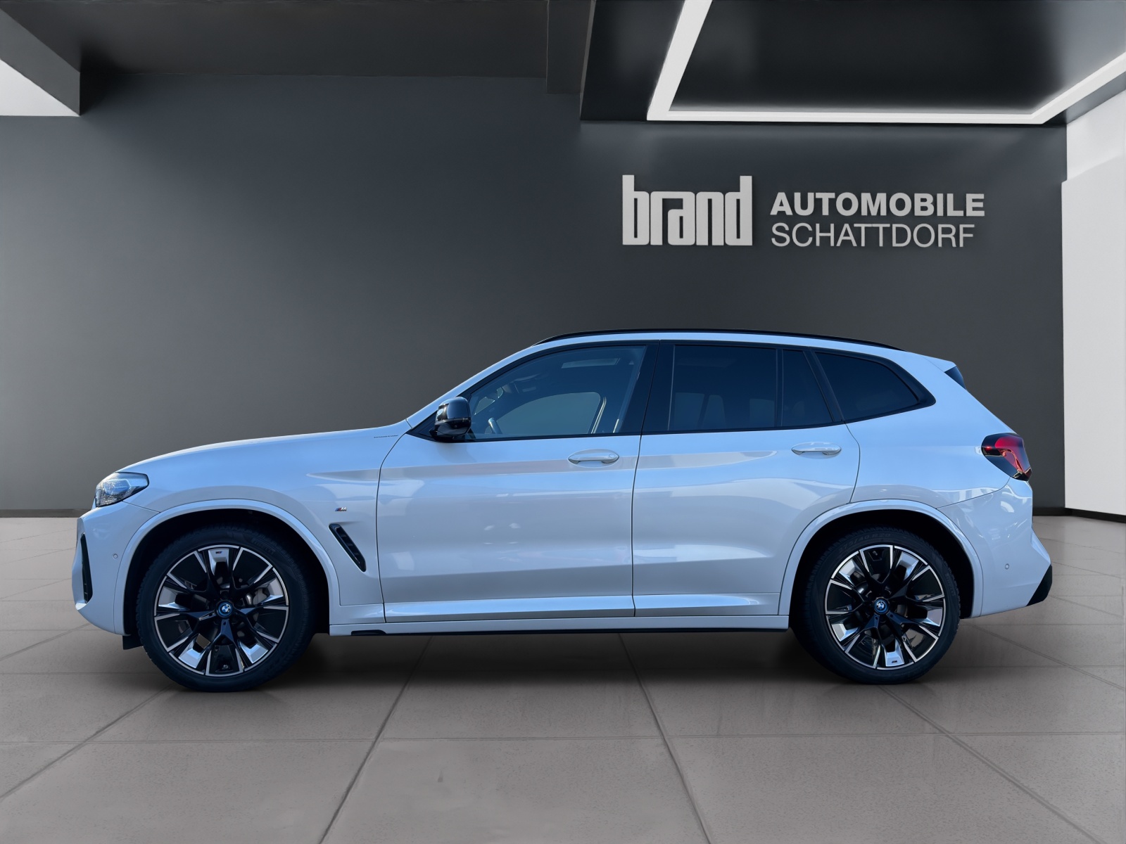 BMW iX3 E-Motor-showroom-element-2