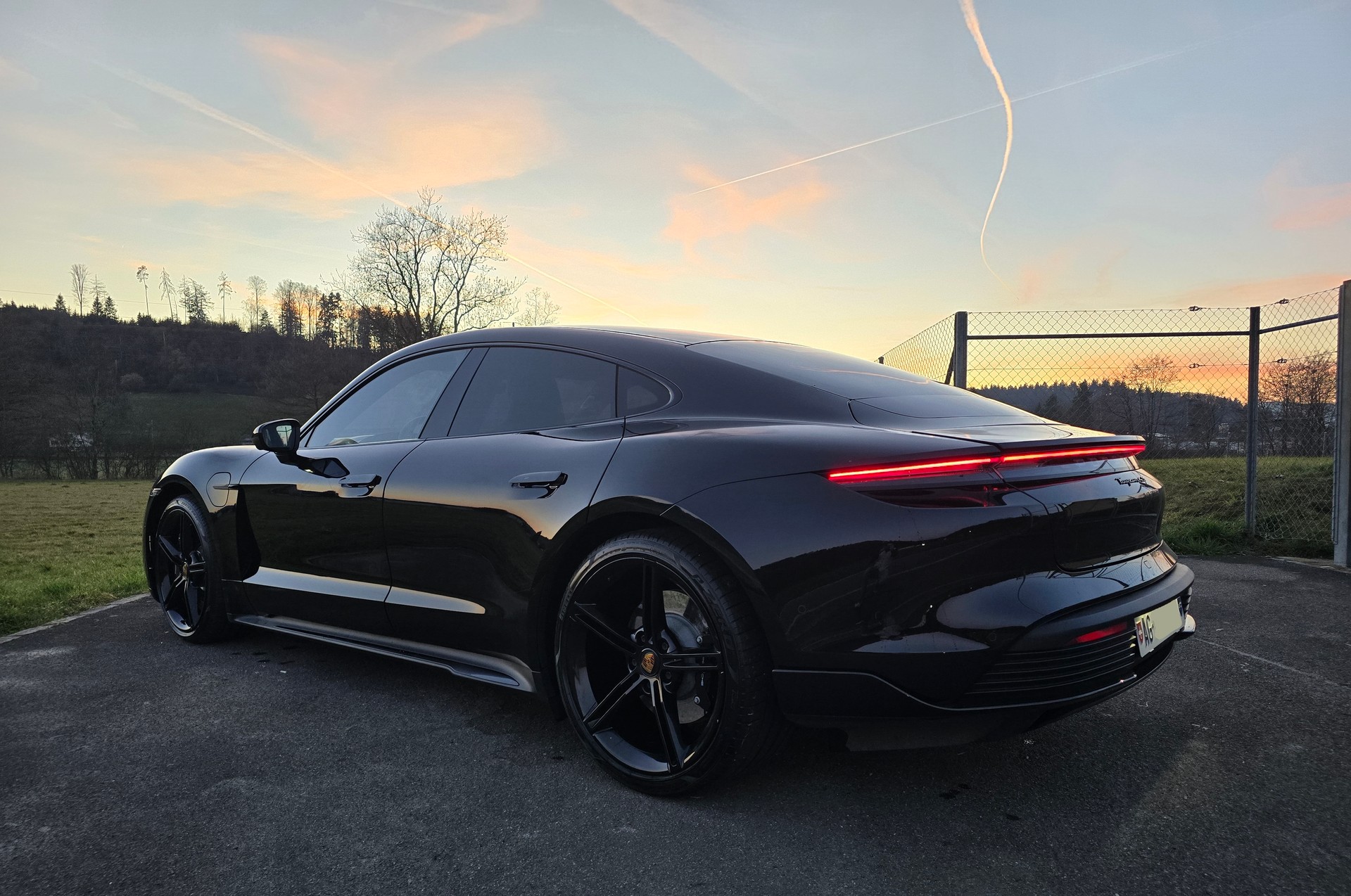 PORSCHE Taycan 4S-image-2