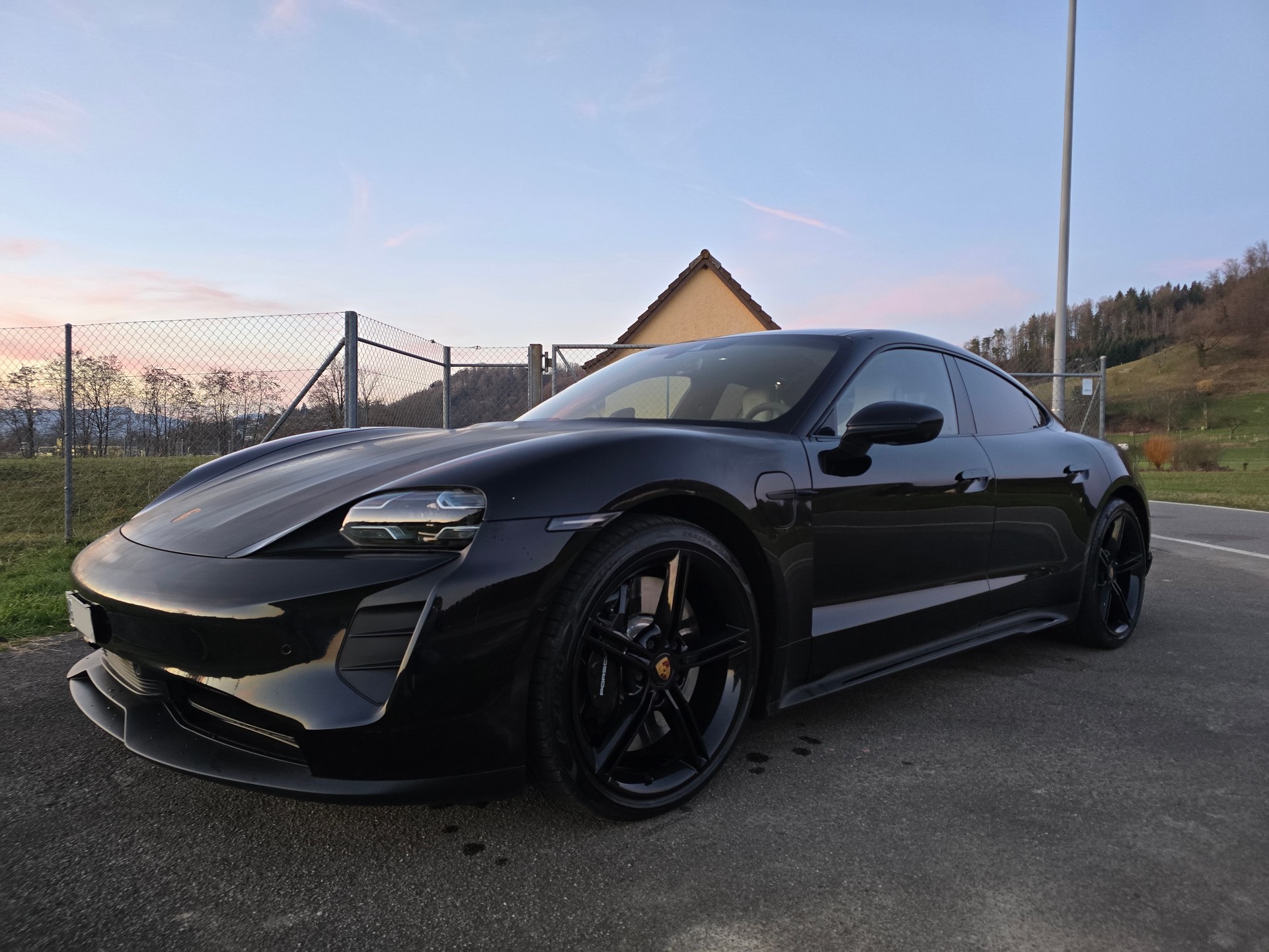 PORSCHE Taycan 4S-image-8