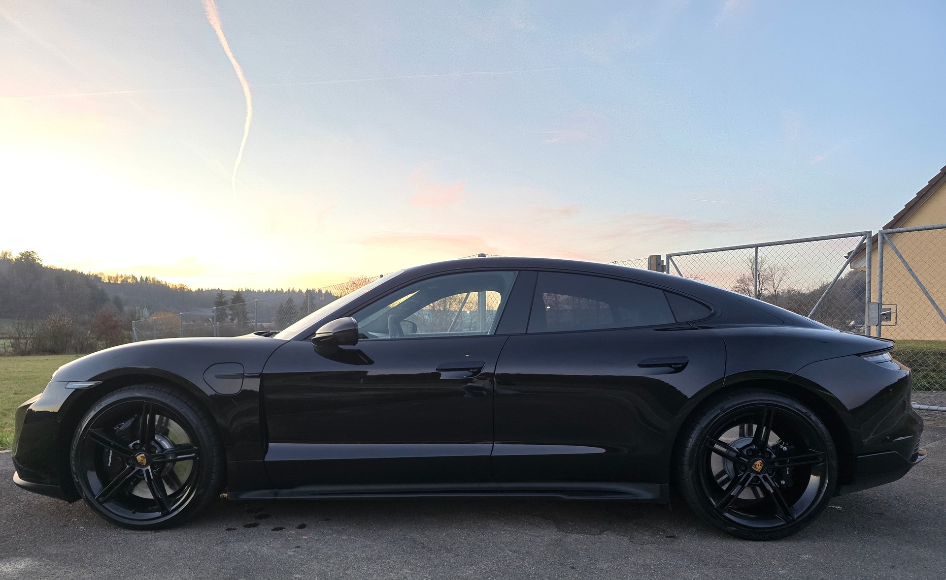 PORSCHE Taycan 4S-image-9