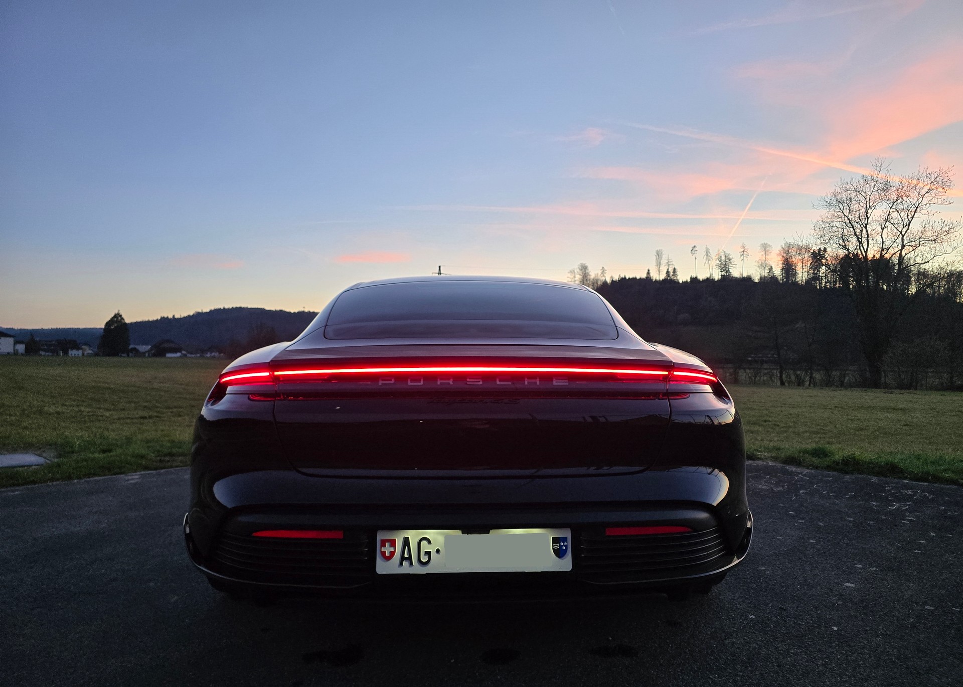 PORSCHE Taycan 4S-image-12