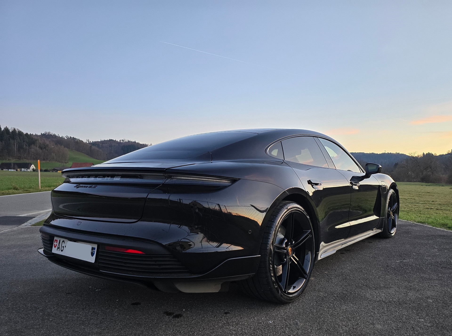 PORSCHE Taycan 4S-image-5