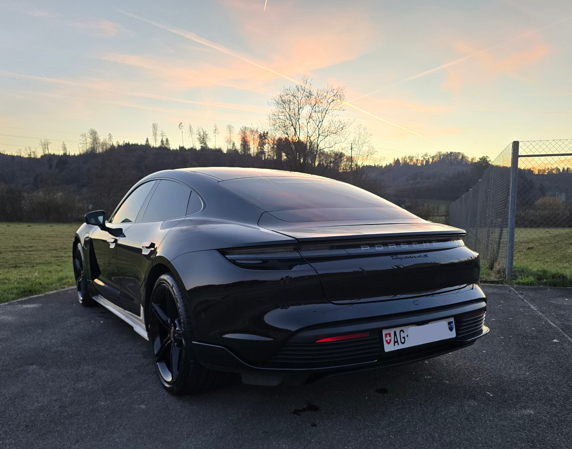 PORSCHE Taycan 4S-image-10