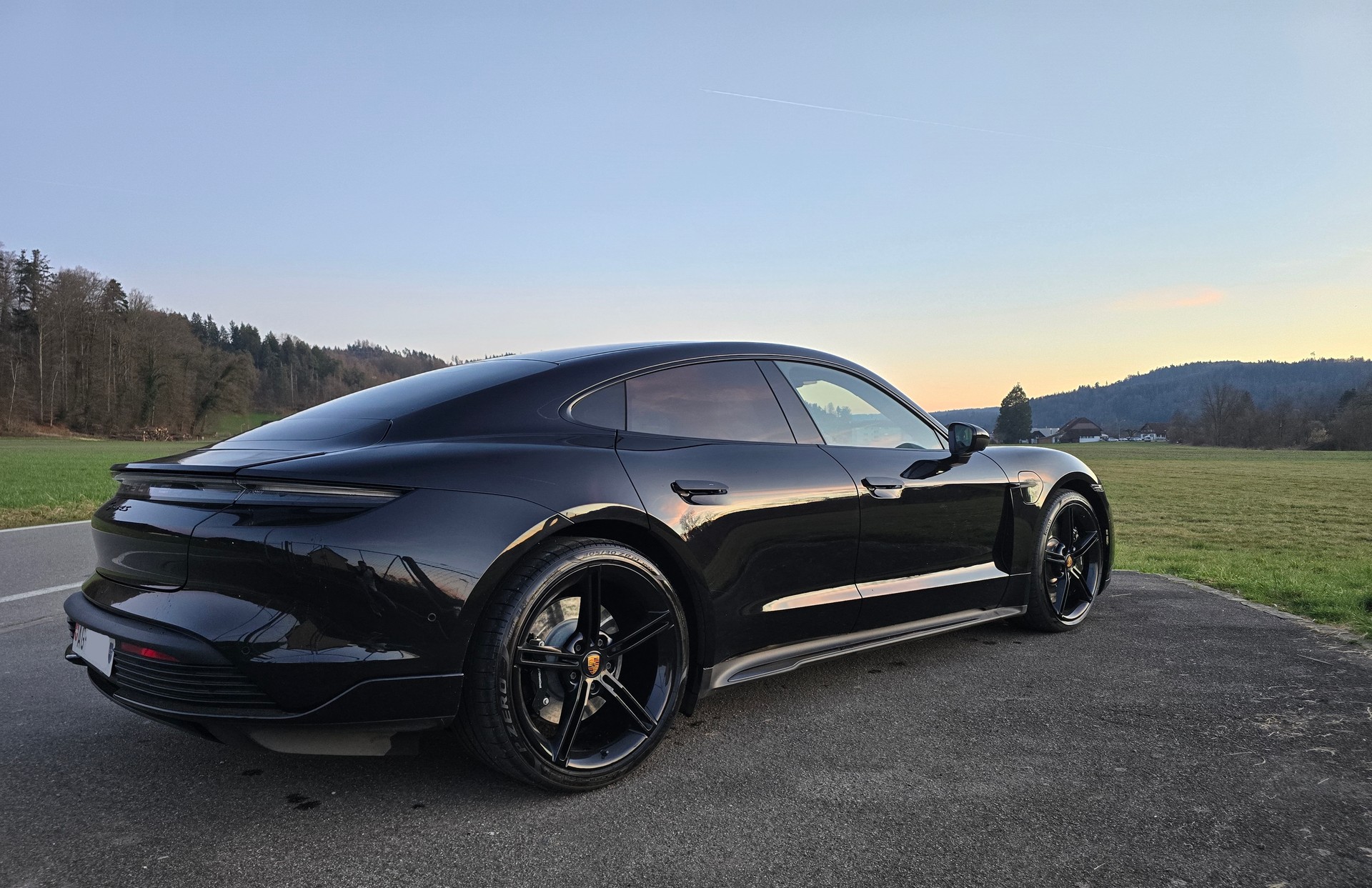 PORSCHE Taycan 4S-image-4