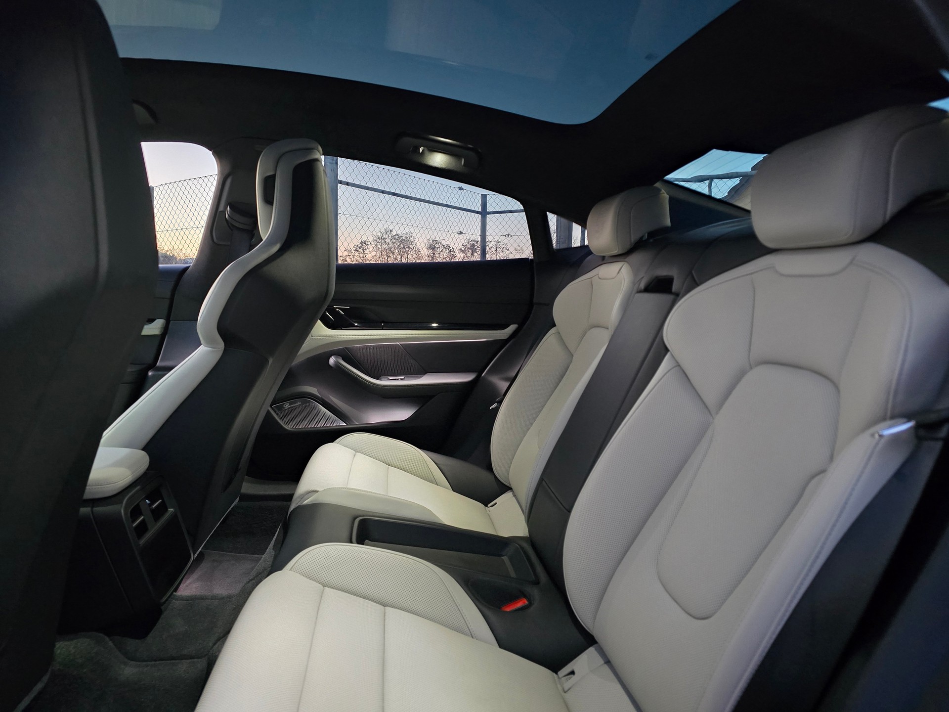 PORSCHE Taycan 4S-image-15