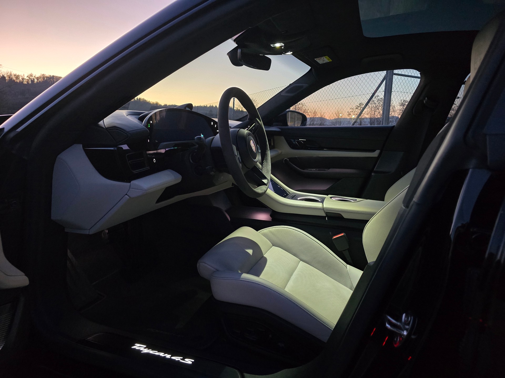 PORSCHE Taycan 4S-image-13