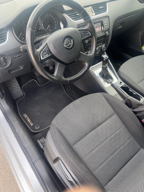 SKODA Octavia Combi 1.4 TSI Ambition DSG-image-8