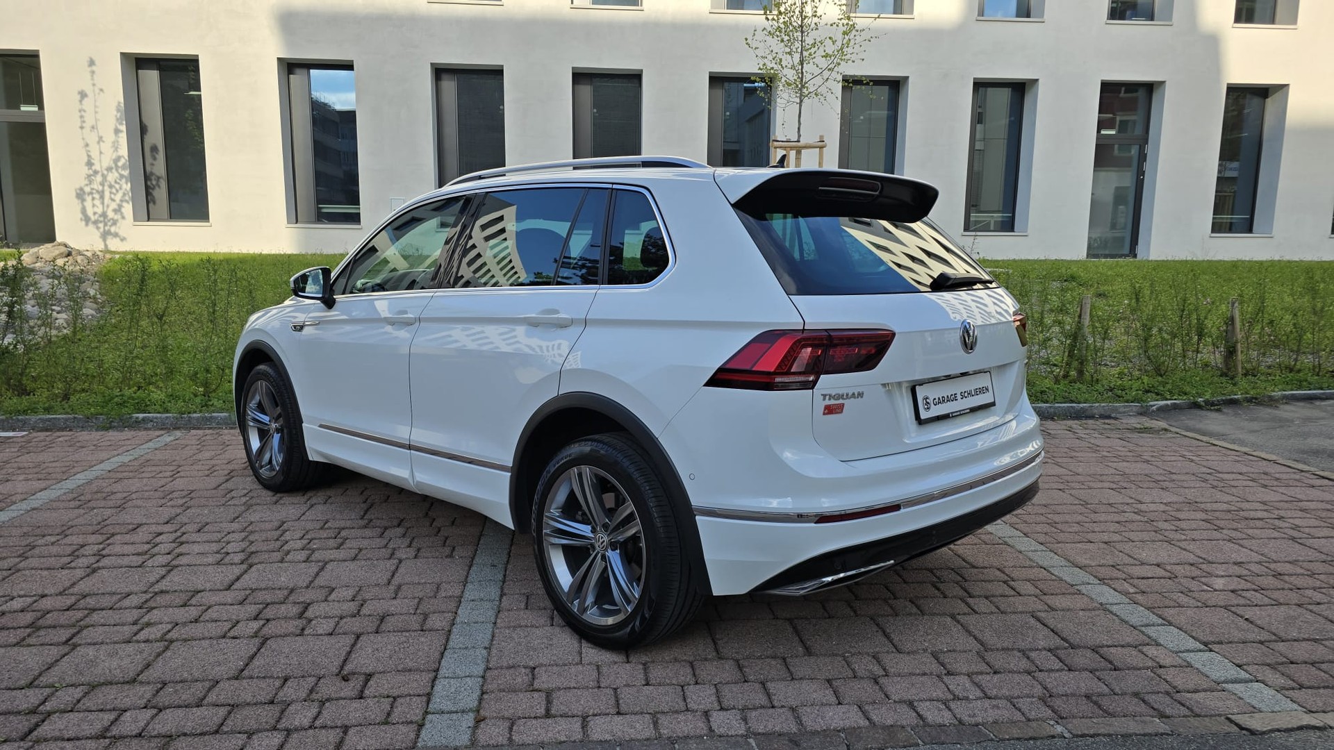 VW Tiguan 2.0 TDI SCR Highline 4Motion DSG / Aus zweite HAND / Frisch ab MFK / Frisch ab Service / Top Austattung / 240Ps-image-6
