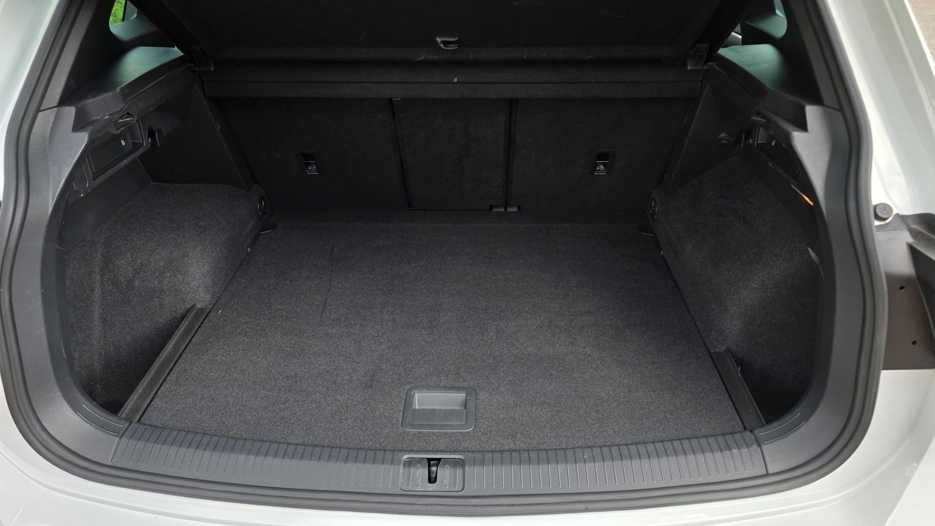 VW Tiguan 2.0 TDI SCR Highline 4Motion DSG / Aus zweite HAND / Frisch ab MFK / Frisch ab Service / Top Austattung / 240Ps-image-15
