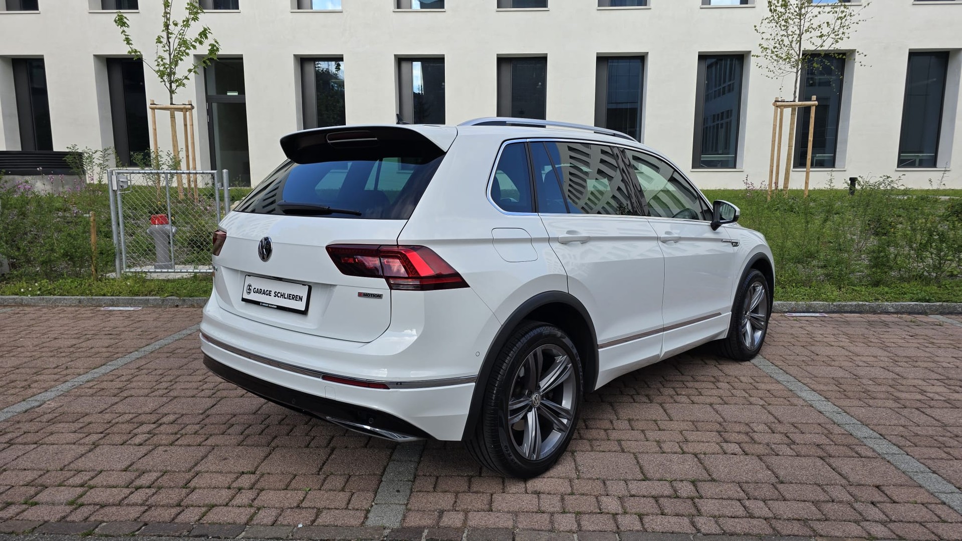 VW Tiguan 2.0 TDI SCR Highline 4Motion DSG / Aus zweite HAND / Frisch ab MFK / Frisch ab Service / Top Austattung / 240Ps-image-5