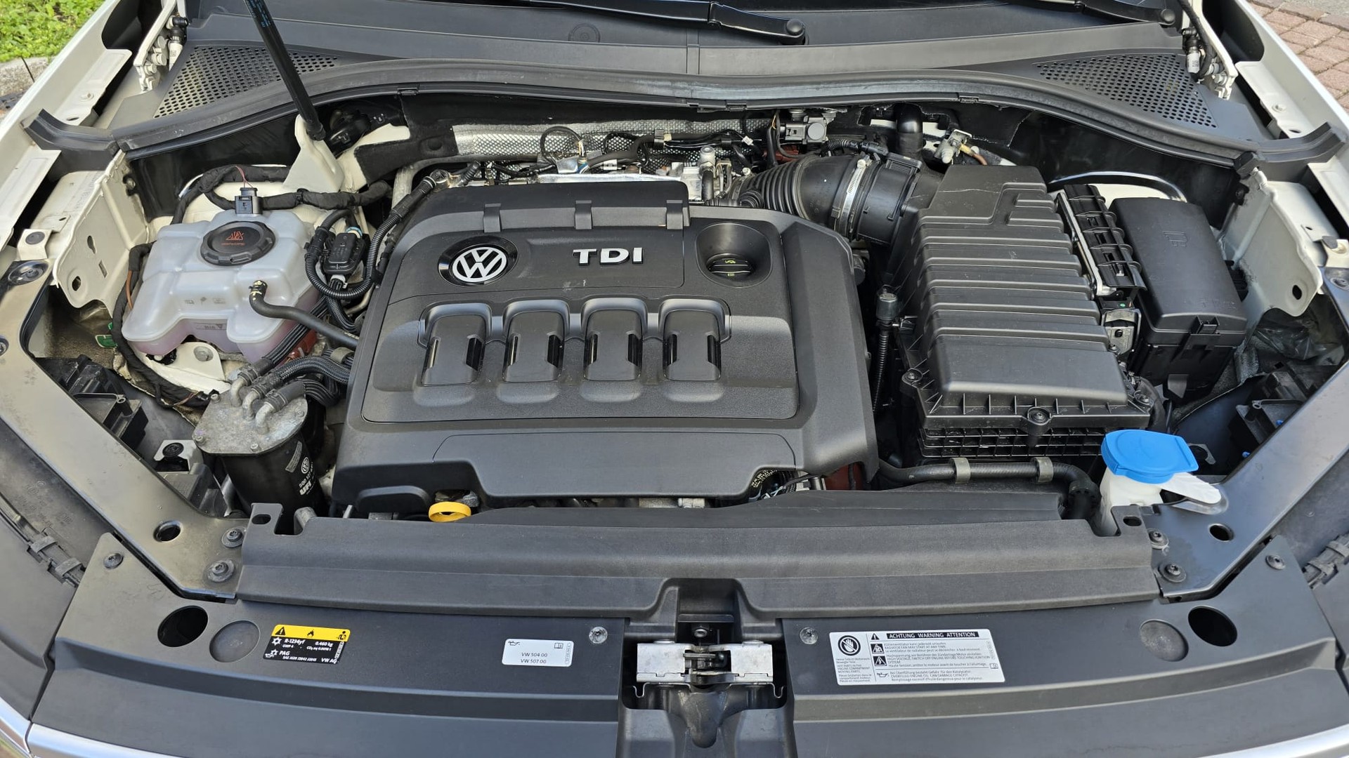 VW Tiguan 2.0 TDI SCR Highline 4Motion DSG / Aus zweite HAND / Frisch ab MFK / Frisch ab Service / Top Austattung / 240Ps-image-9