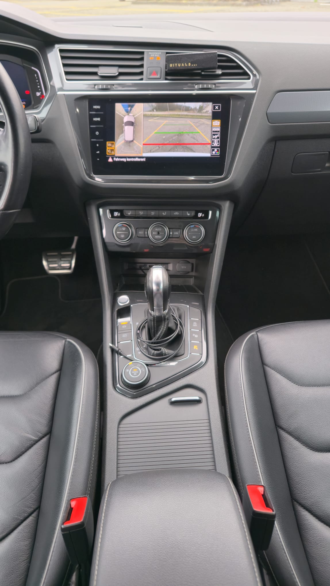 VW Tiguan 2.0 TDI SCR Highline 4Motion DSG / Aus zweite HAND / Frisch ab MFK / Frisch ab Service / Top Austattung / 240Ps-image-14