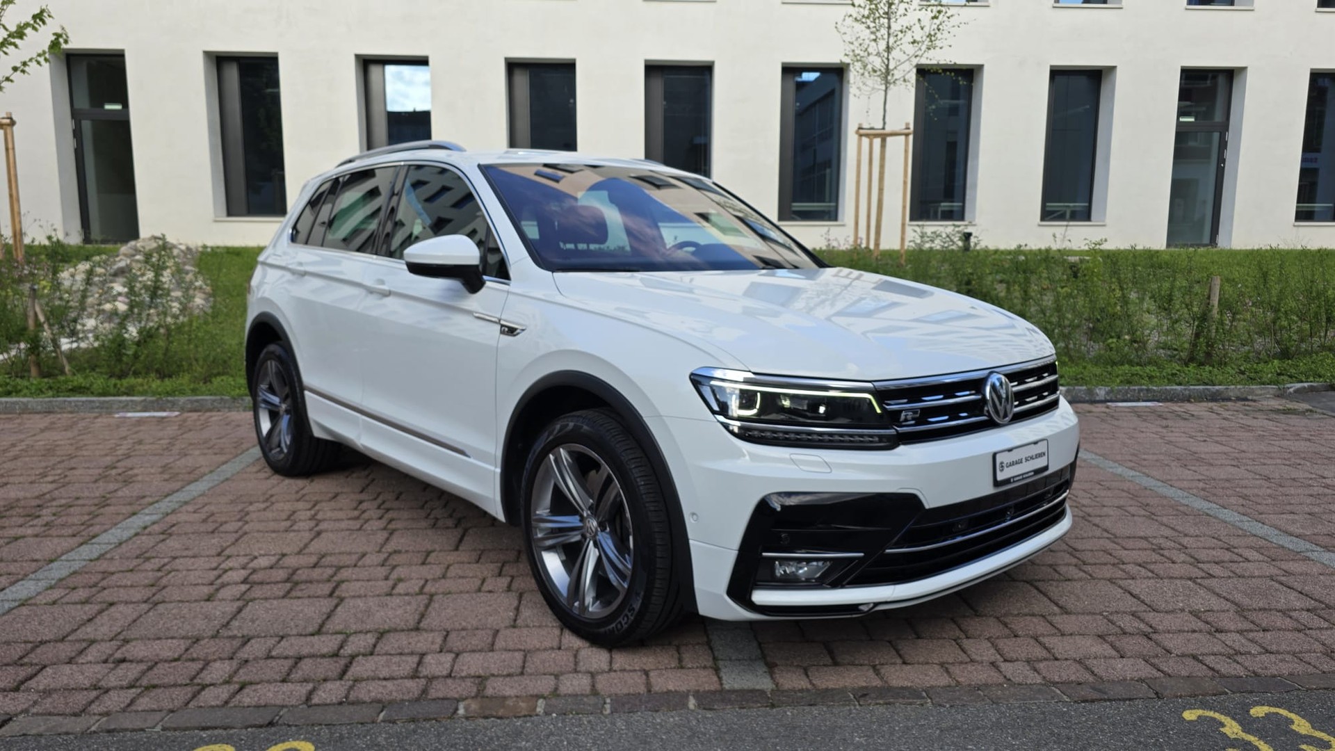 VW Tiguan 2.0 TDI SCR Highline 4Motion DSG / Aus zweite HAND / Frisch ab MFK / Frisch ab Service / Top Austattung / 240Ps-image-1