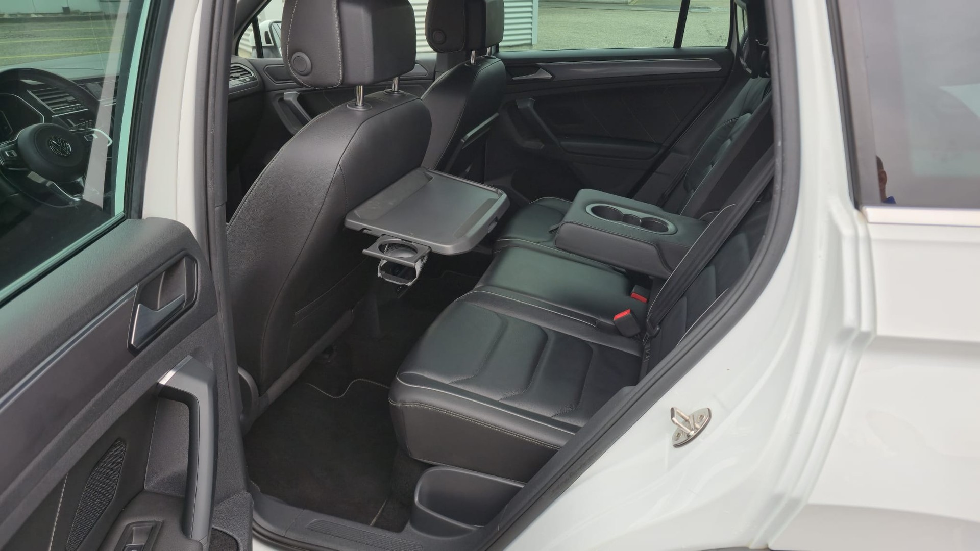 VW Tiguan 2.0 TDI SCR Highline 4Motion DSG / Aus zweite HAND / Frisch ab MFK / Frisch ab Service / Top Austattung / 240Ps-image-12