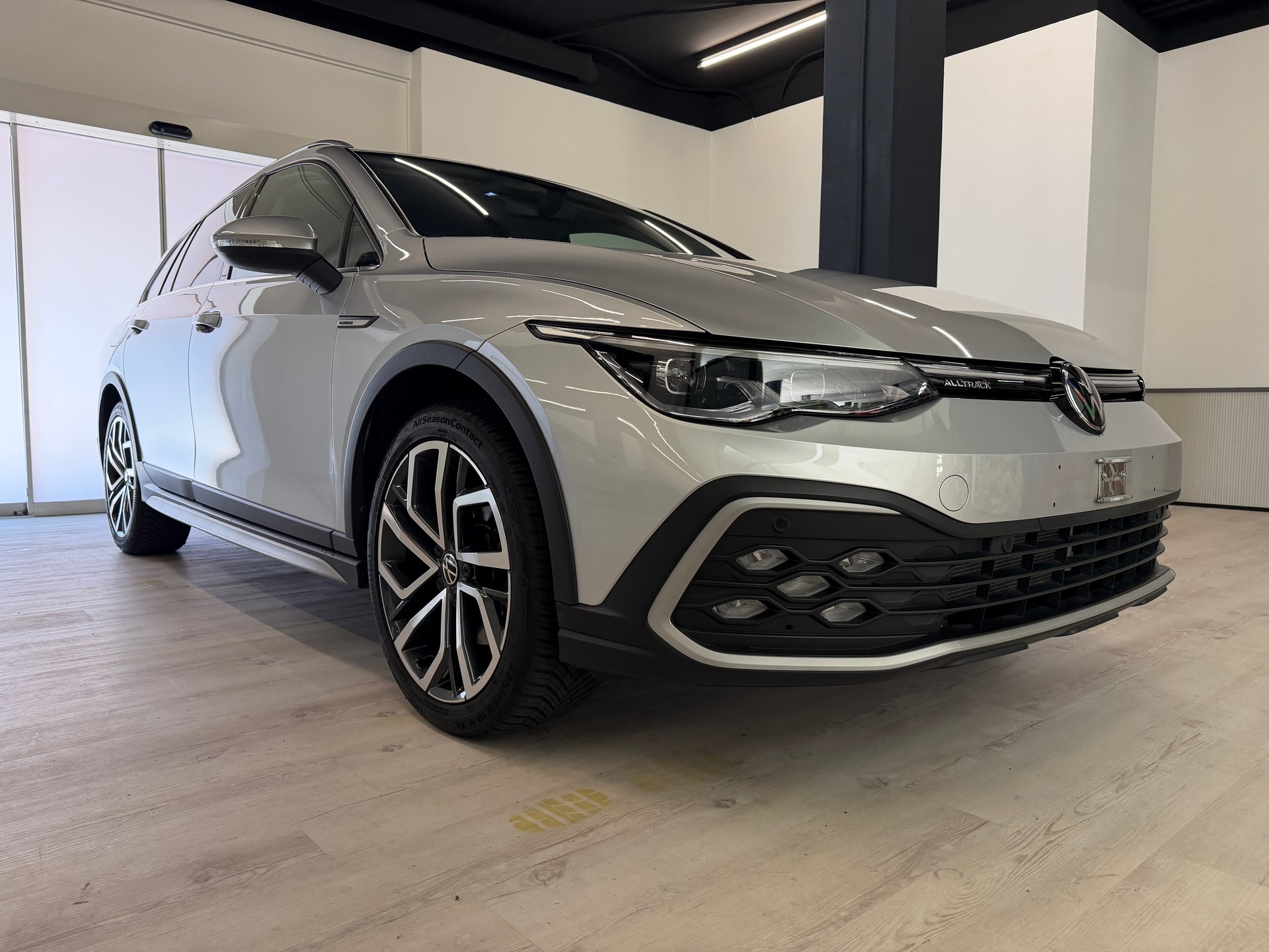 VW Golf 2.0 TDI Alltrack DSG 4Motion-image-4