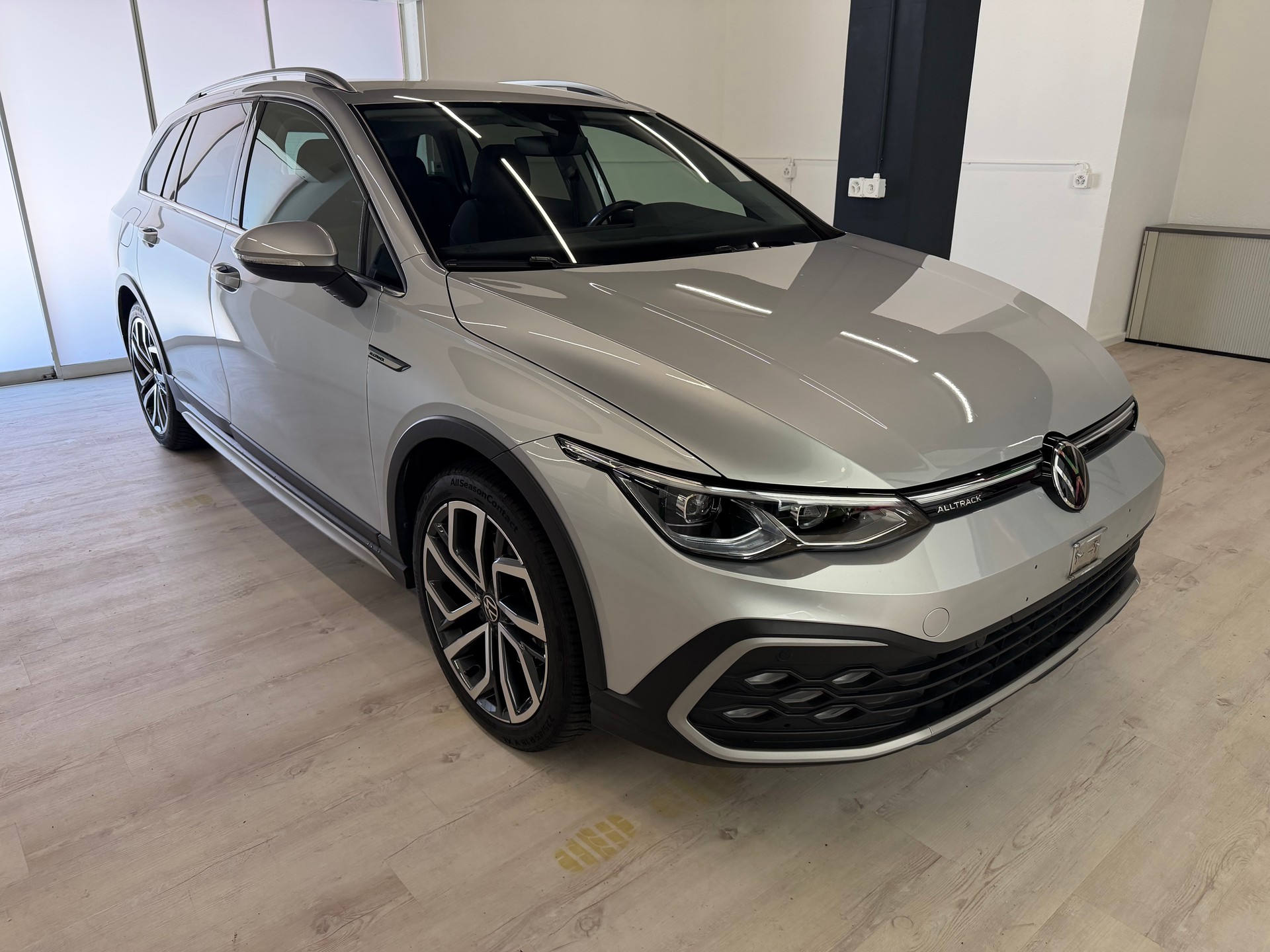 VW Golf 2.0 TDI Alltrack DSG 4Motion-image-5