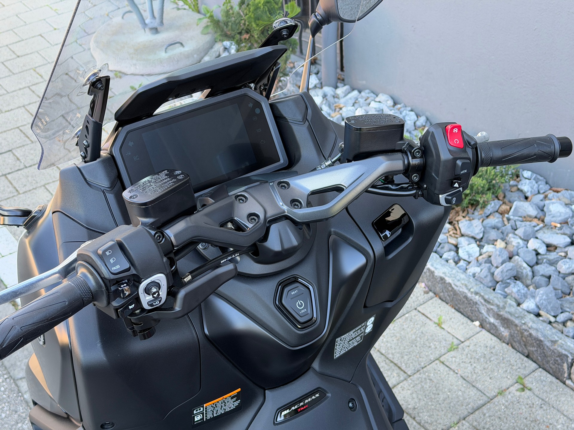 YAMAHA TMAX 25th Anniversary-image-3
