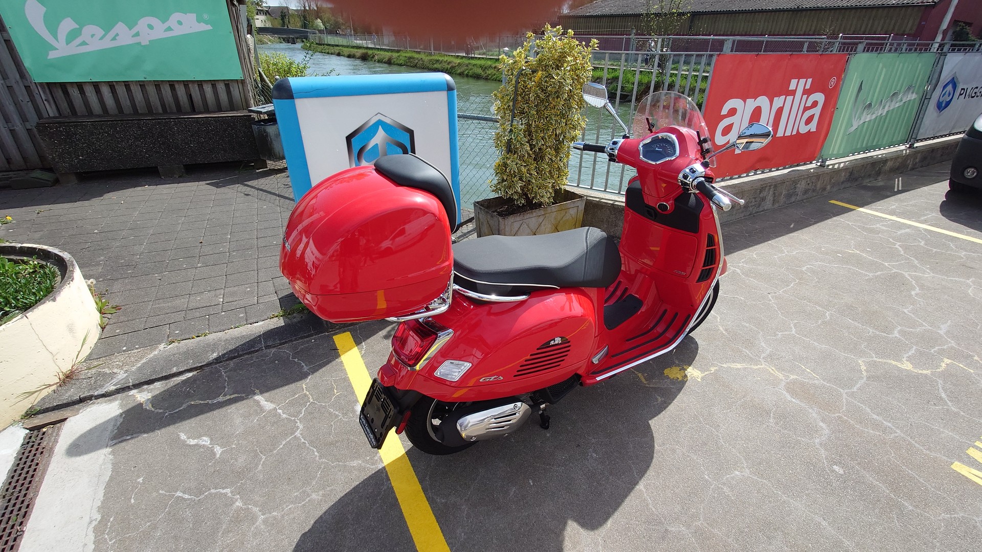 PIAGGIO Vespa GTS 125 Super ABS-image-4