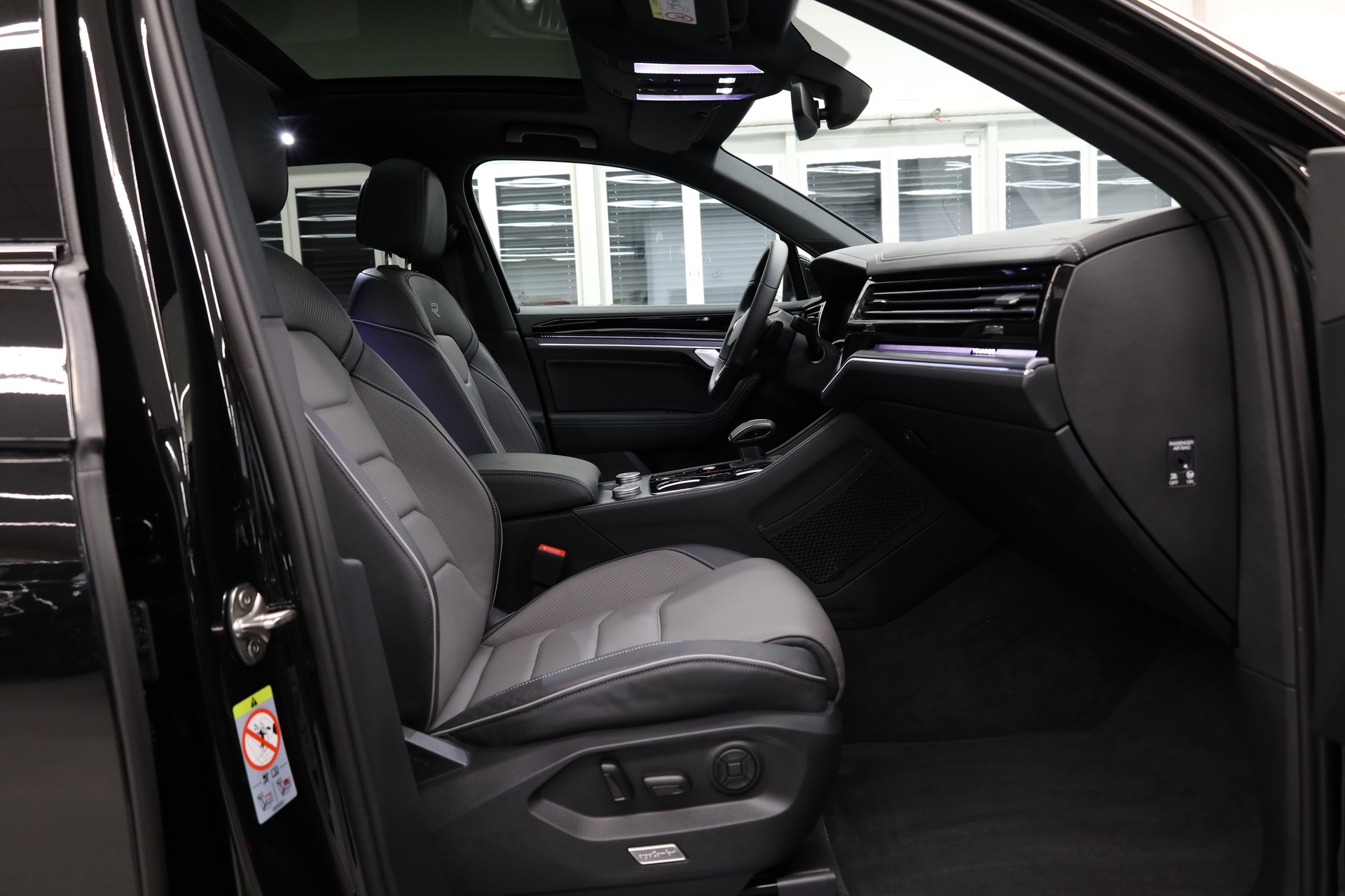 VW Touareg 3.0 V6 TDI 286 R-Line-image-14