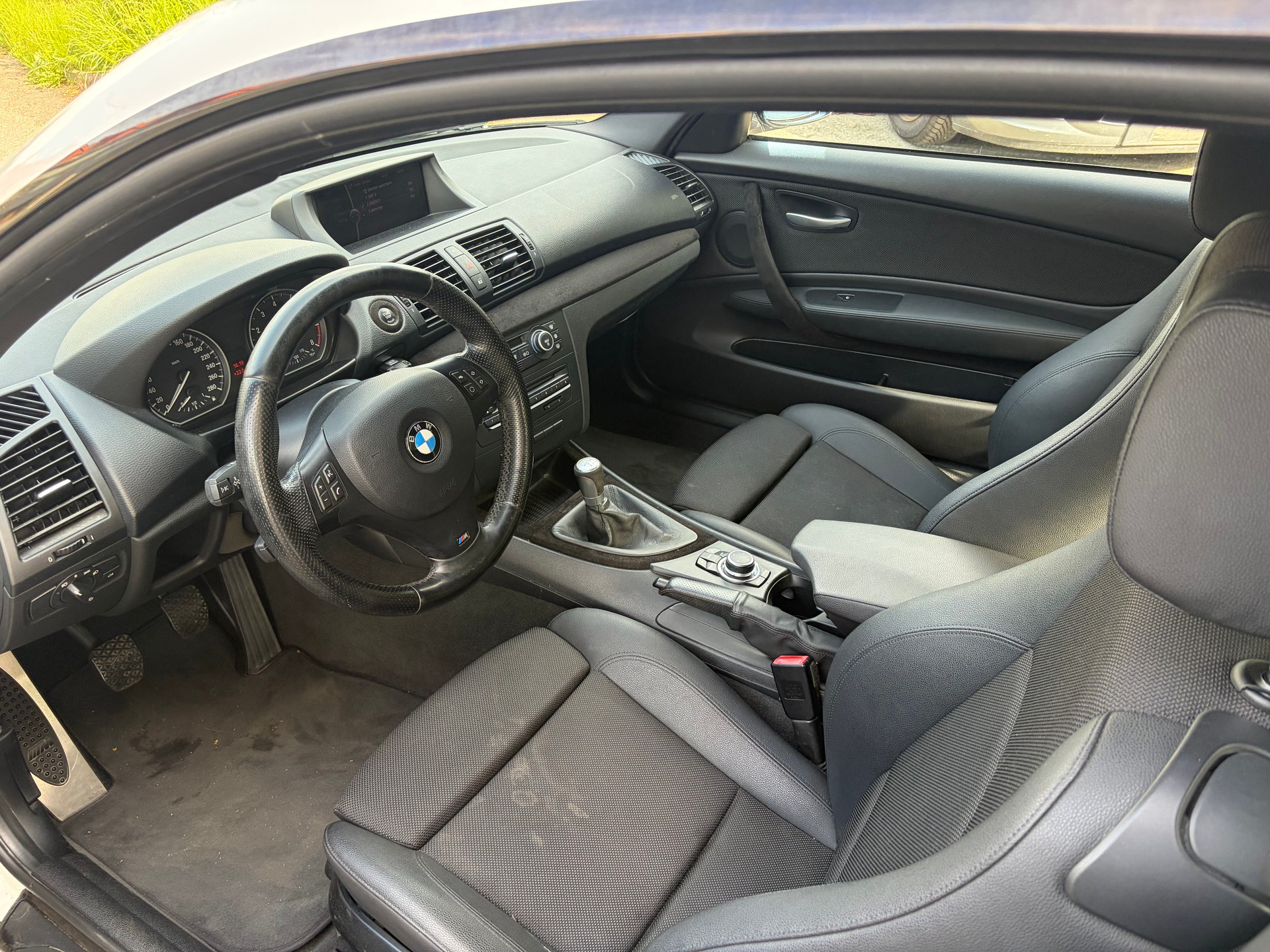 BMW 135i Coupé-image-12