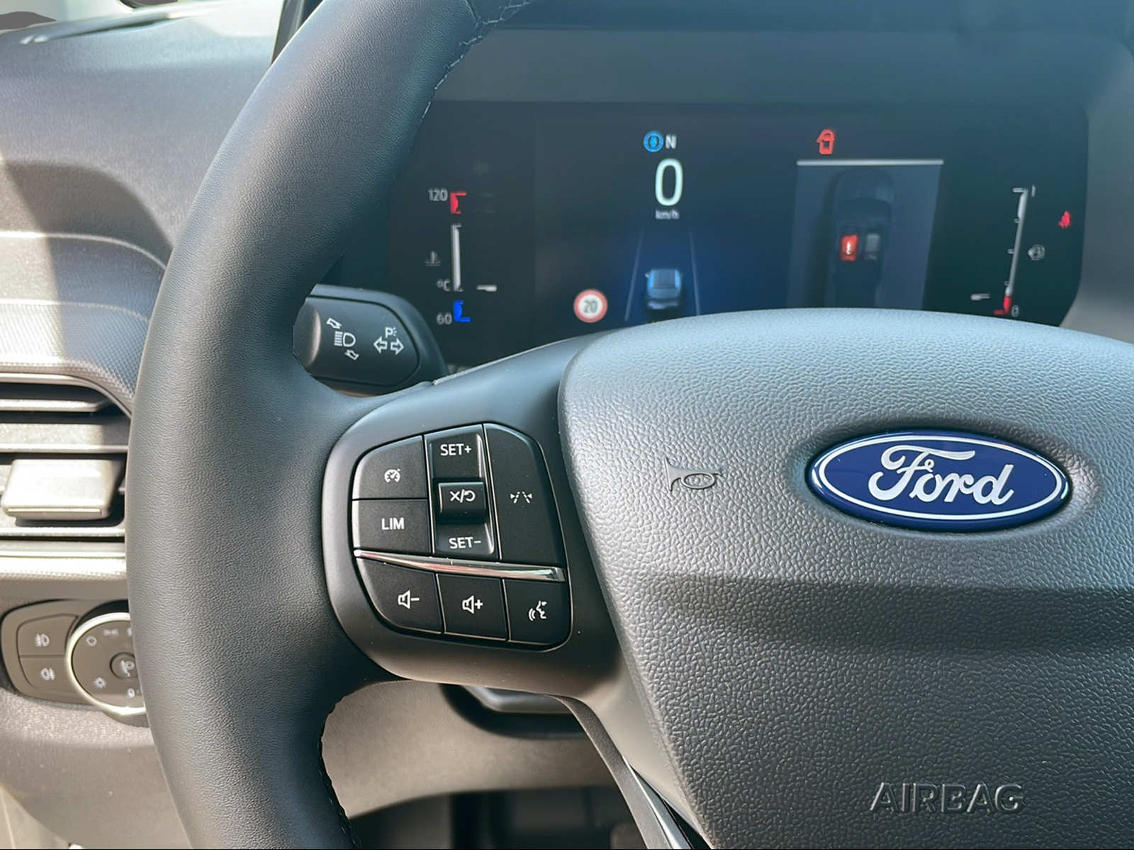 FORD Transit Courier Van 1.0 EcoBoost Trend-image-6