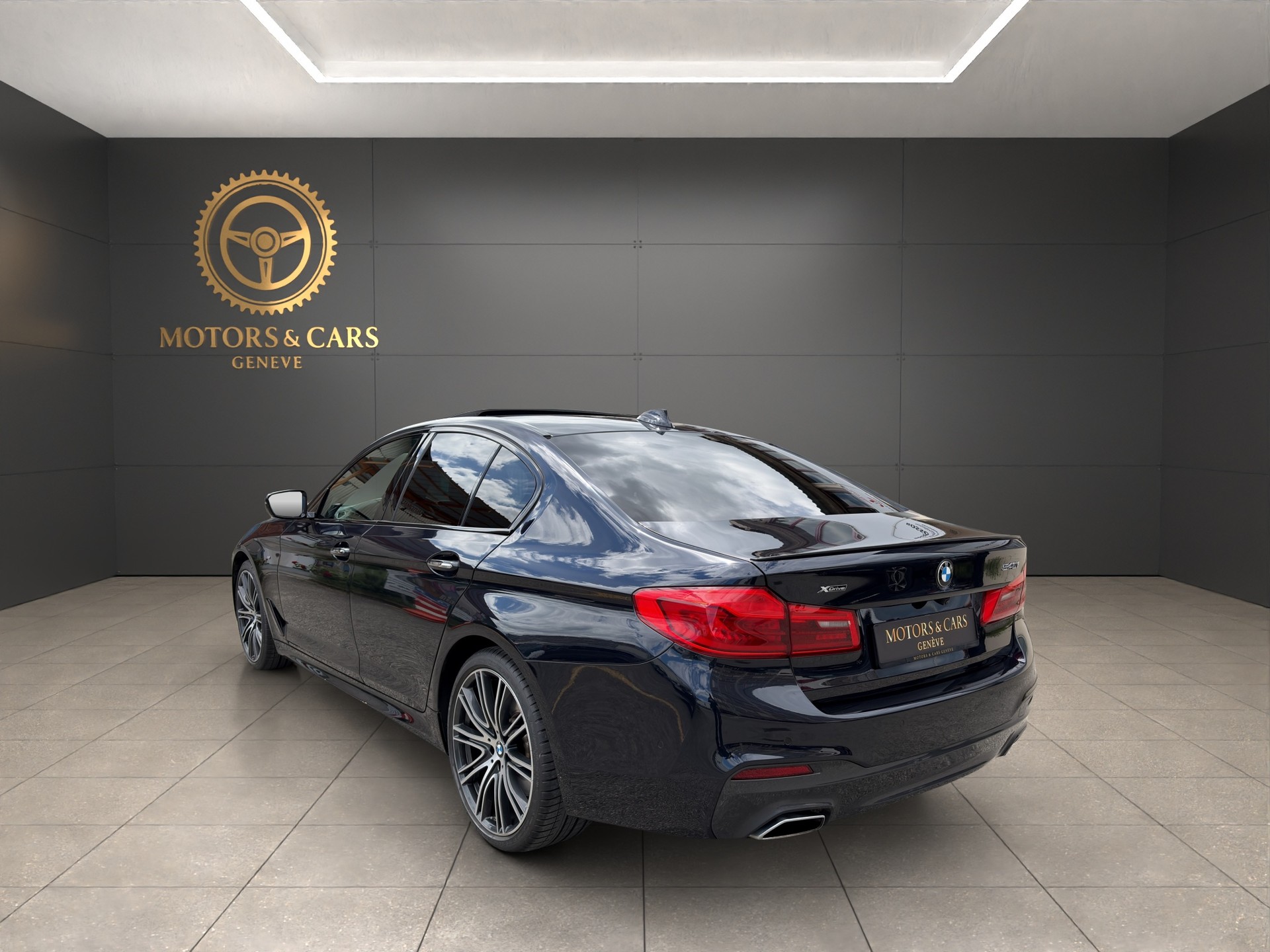 BMW 540i XDrive M Sport Individual Steptronic-showroom-element-2