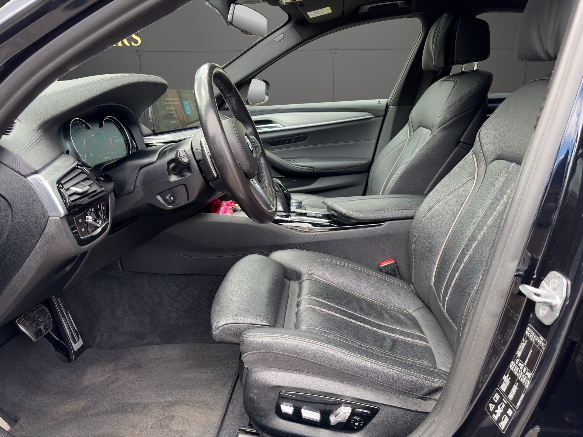 BMW 540i XDrive M Sport Individual Steptronic-image-9