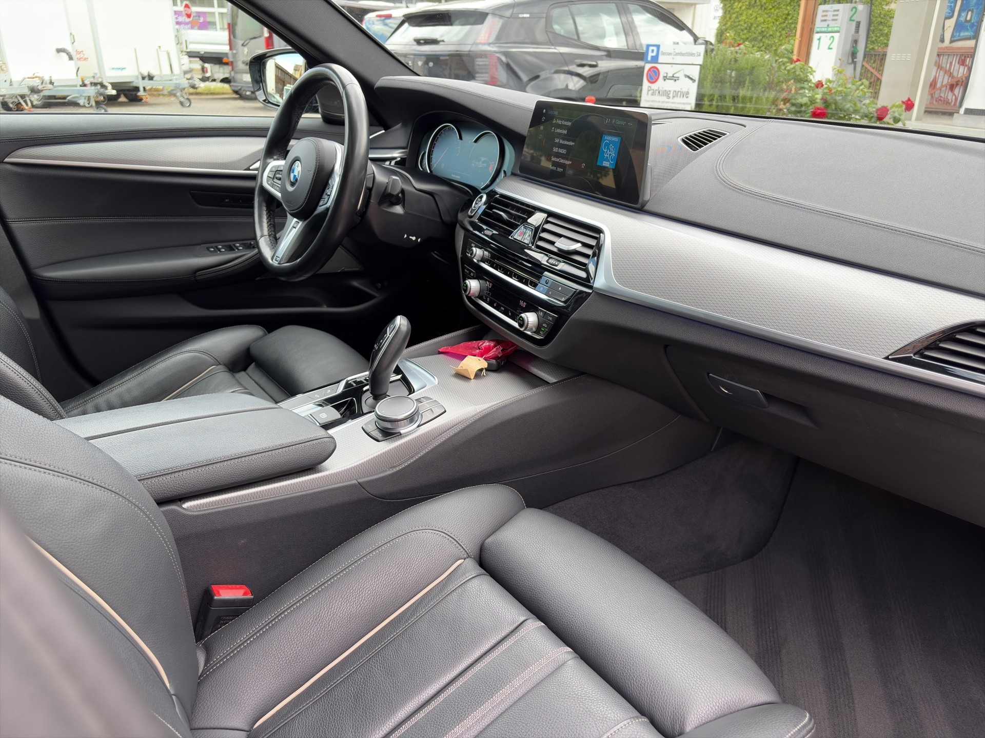 BMW 540i XDrive M Sport Individual Steptronic-image-18