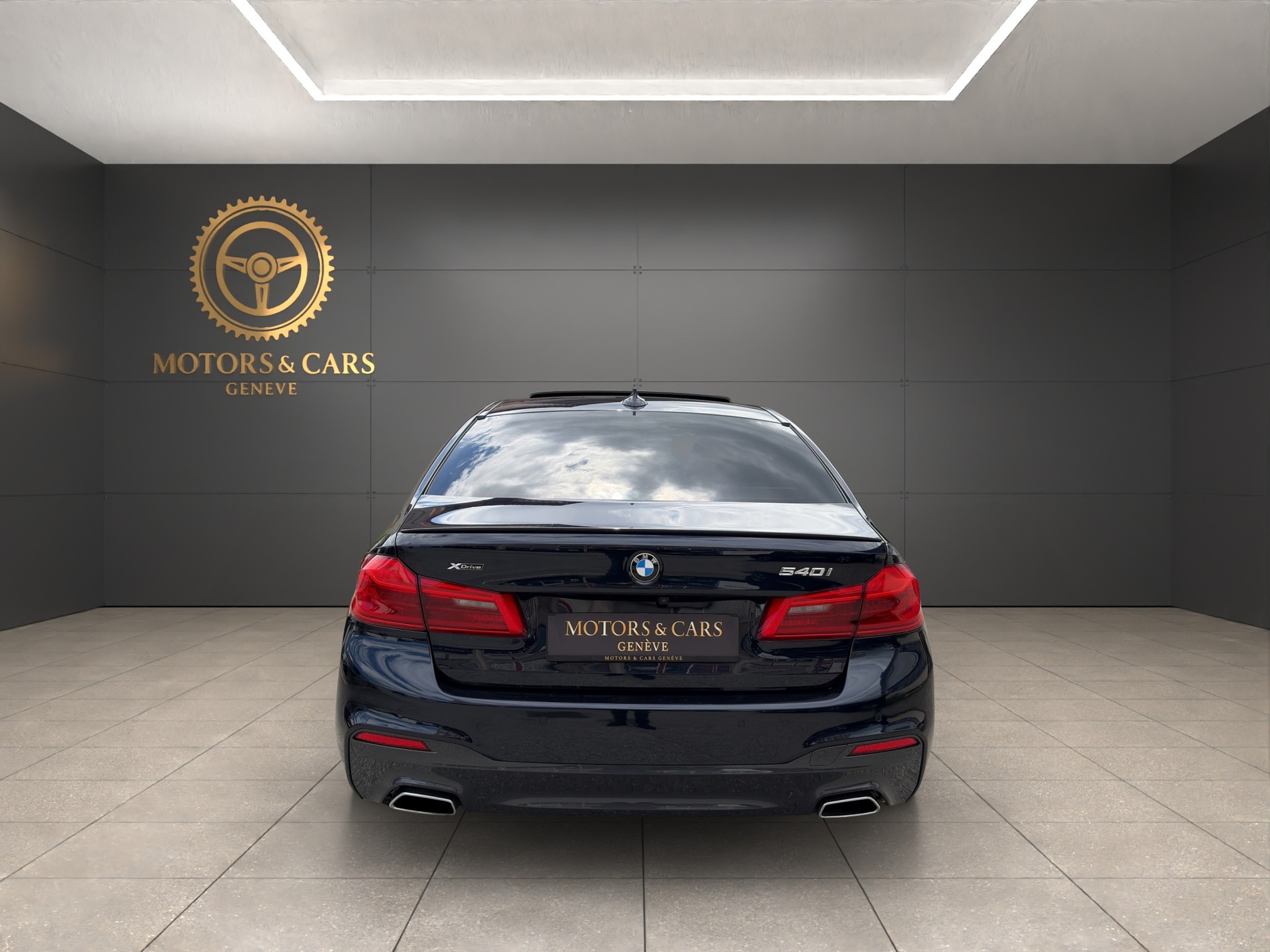 BMW 540i XDrive M Sport Individual Steptronic-showroom-element-3