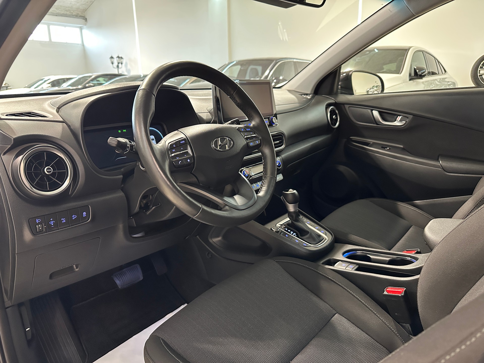 HYUNDAI Kona 1.6 T-GDi Amplia DCT-showroom-element-1