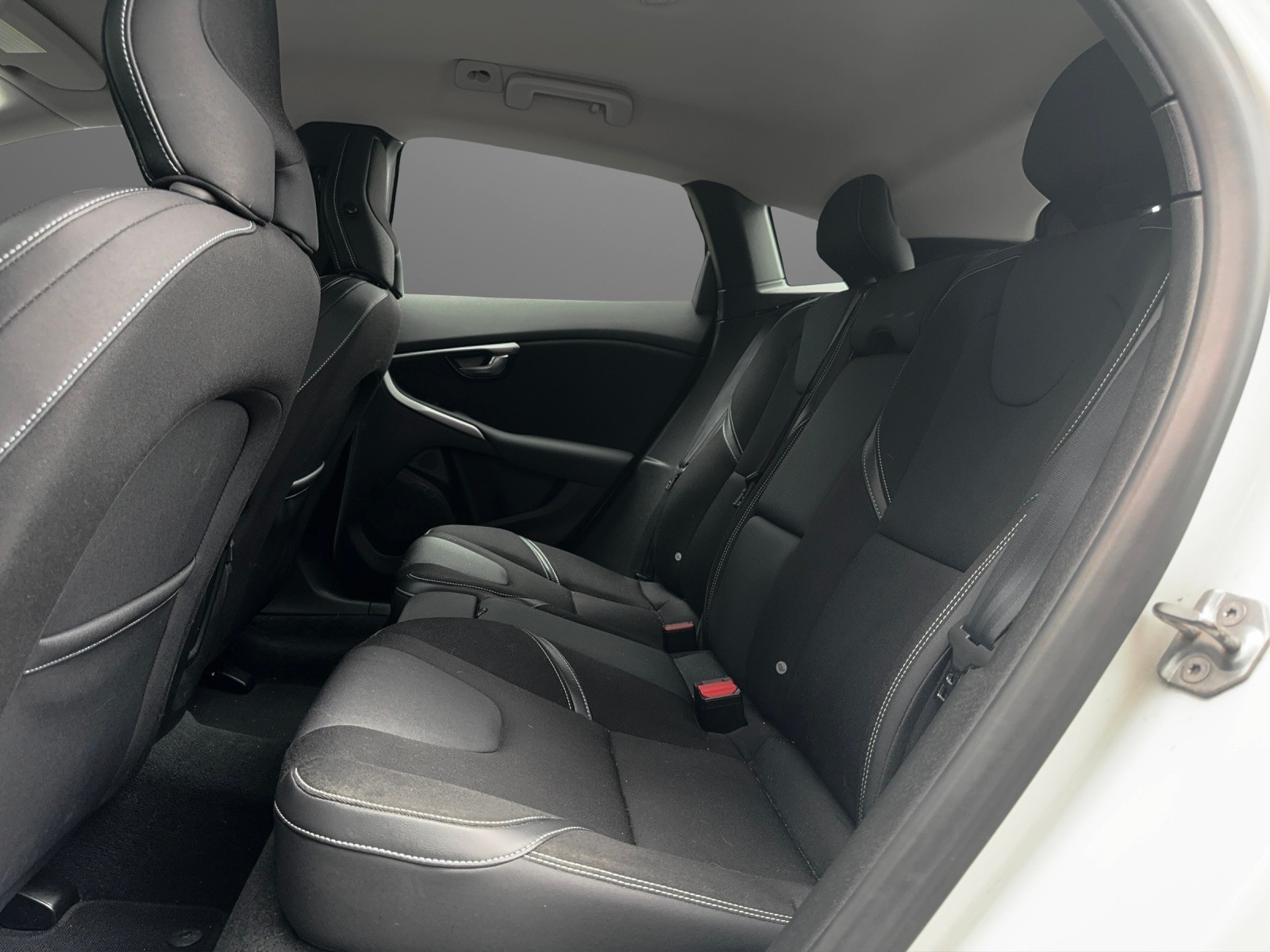 VOLVO V40 D2 Momentum Powershift-image-10
