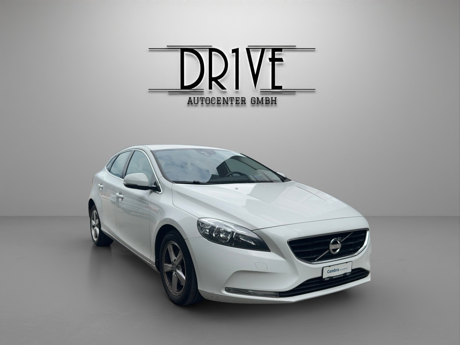 VOLVO V40 D2 Momentum Powershift-showroom-element-2