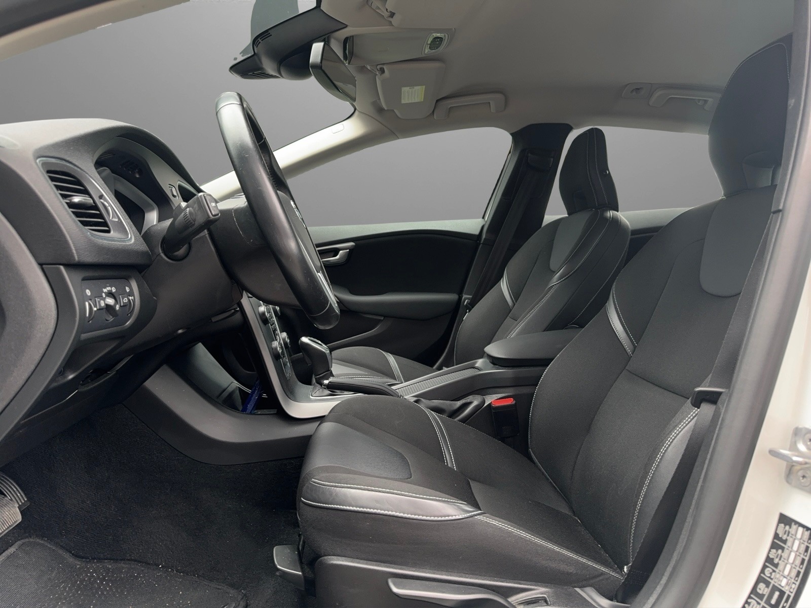 VOLVO V40 D2 Momentum Powershift-image-7