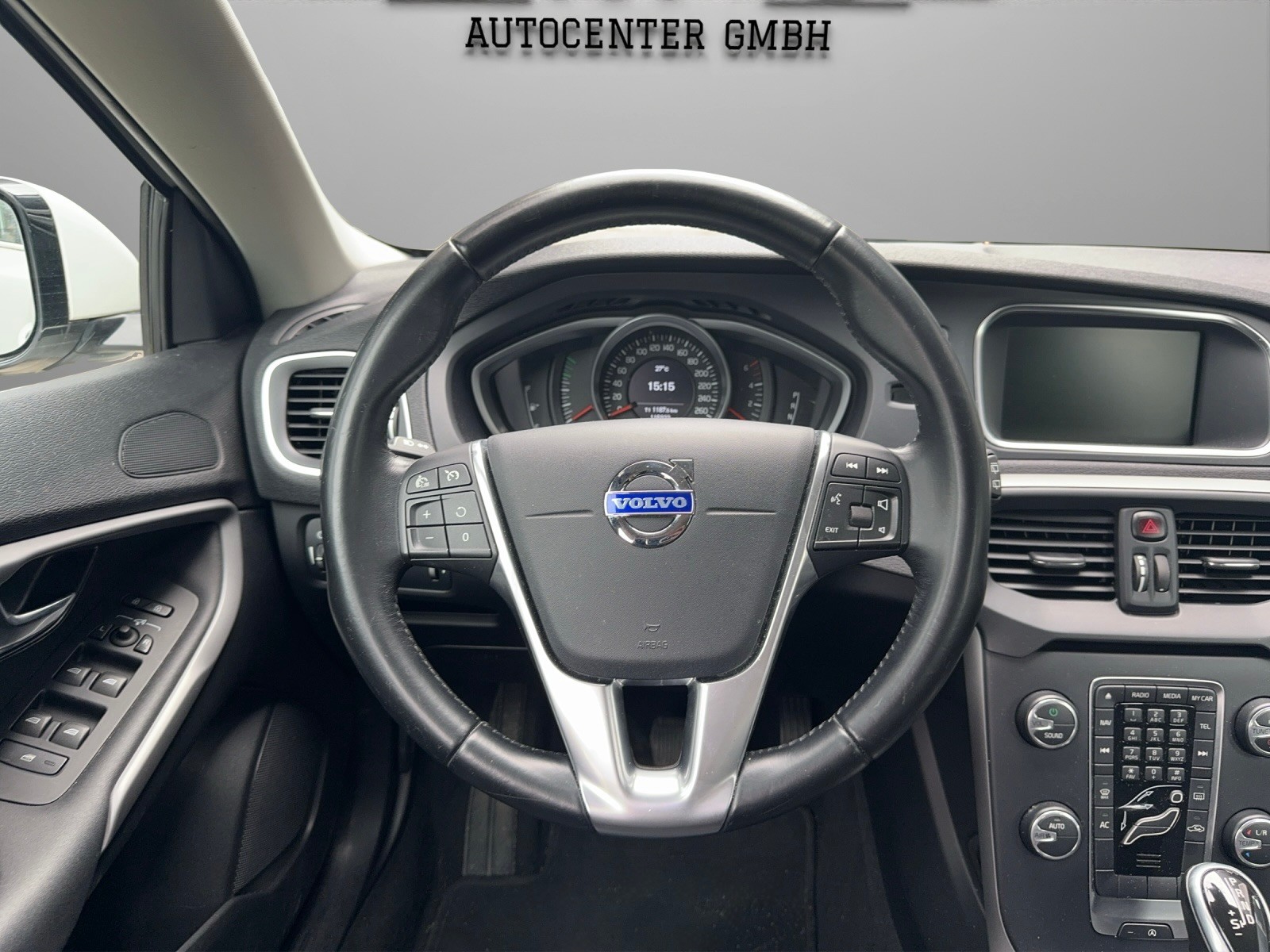 VOLVO V40 D2 Momentum Powershift-image-9