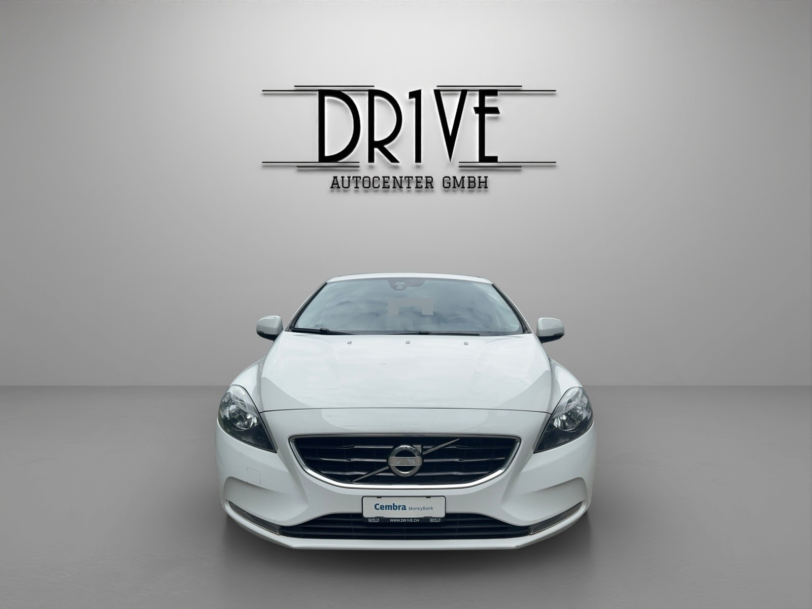 VOLVO V40 D2 Momentum Powershift-showroom-element-1