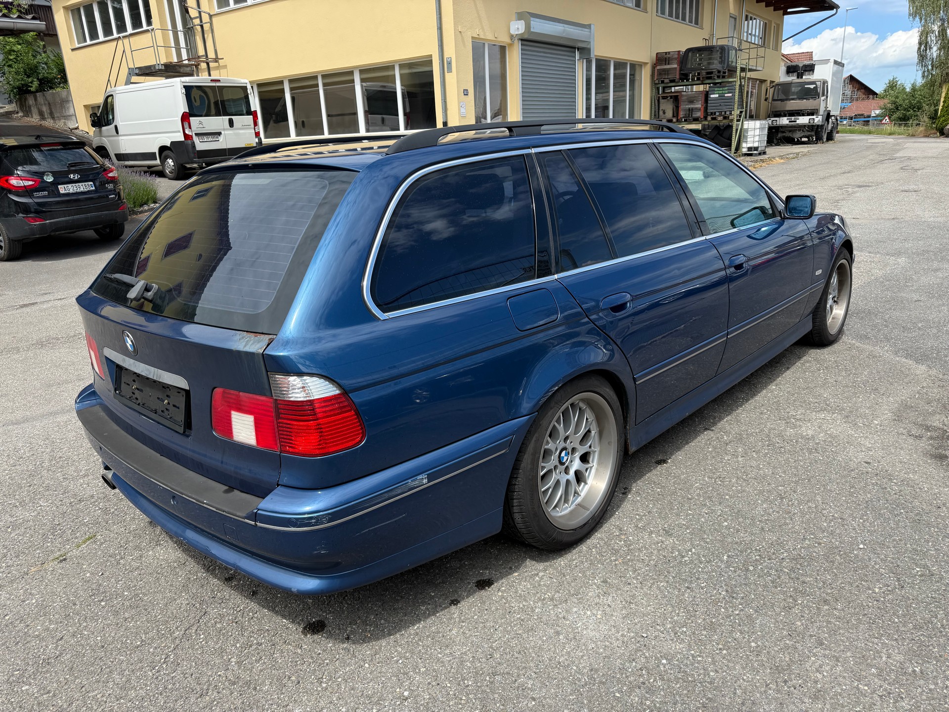 BMW 530i Touring-image-3