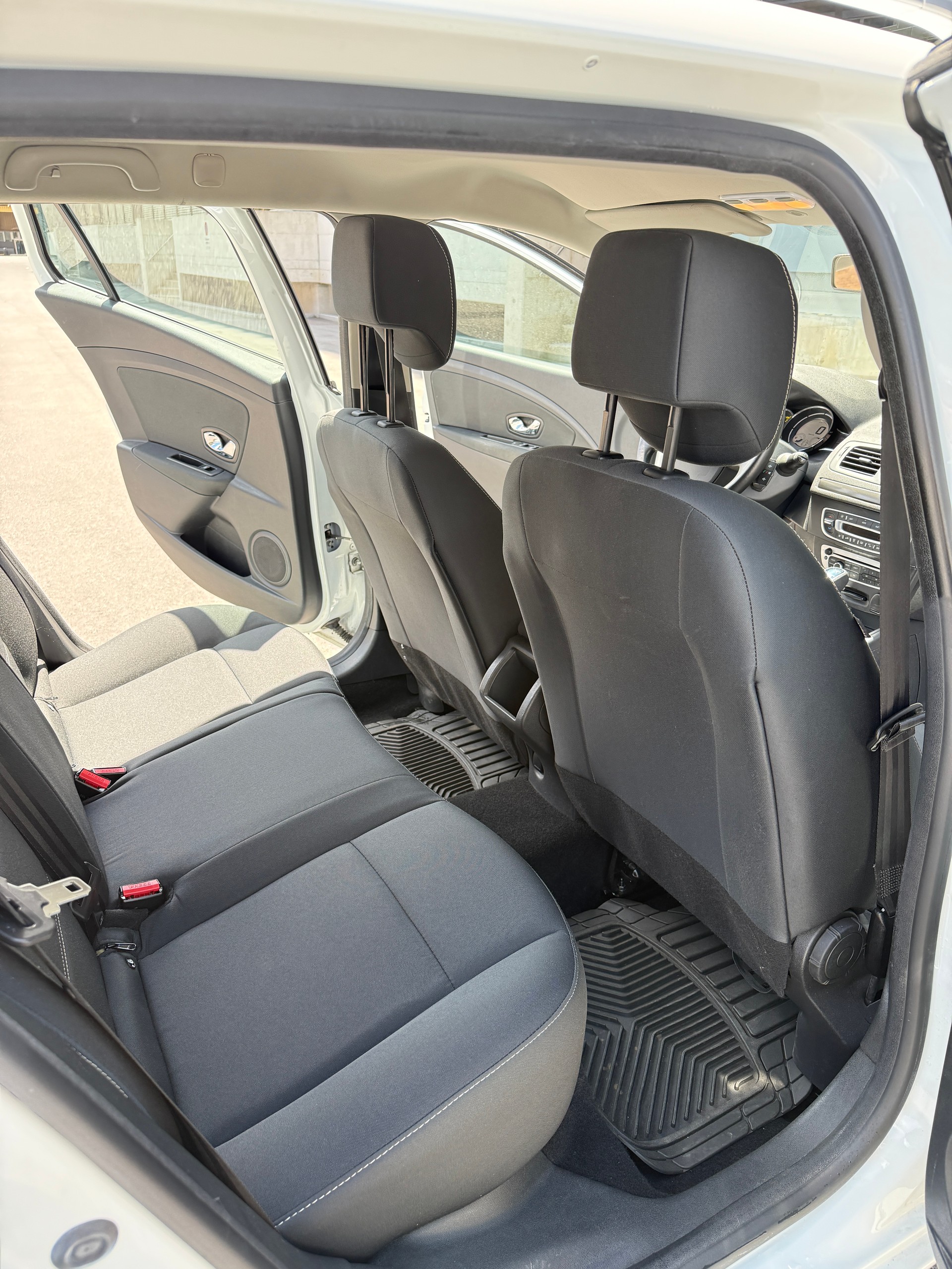 RENAULT Mégane Grandtour 1.5 dCi Expression EDC-image-13