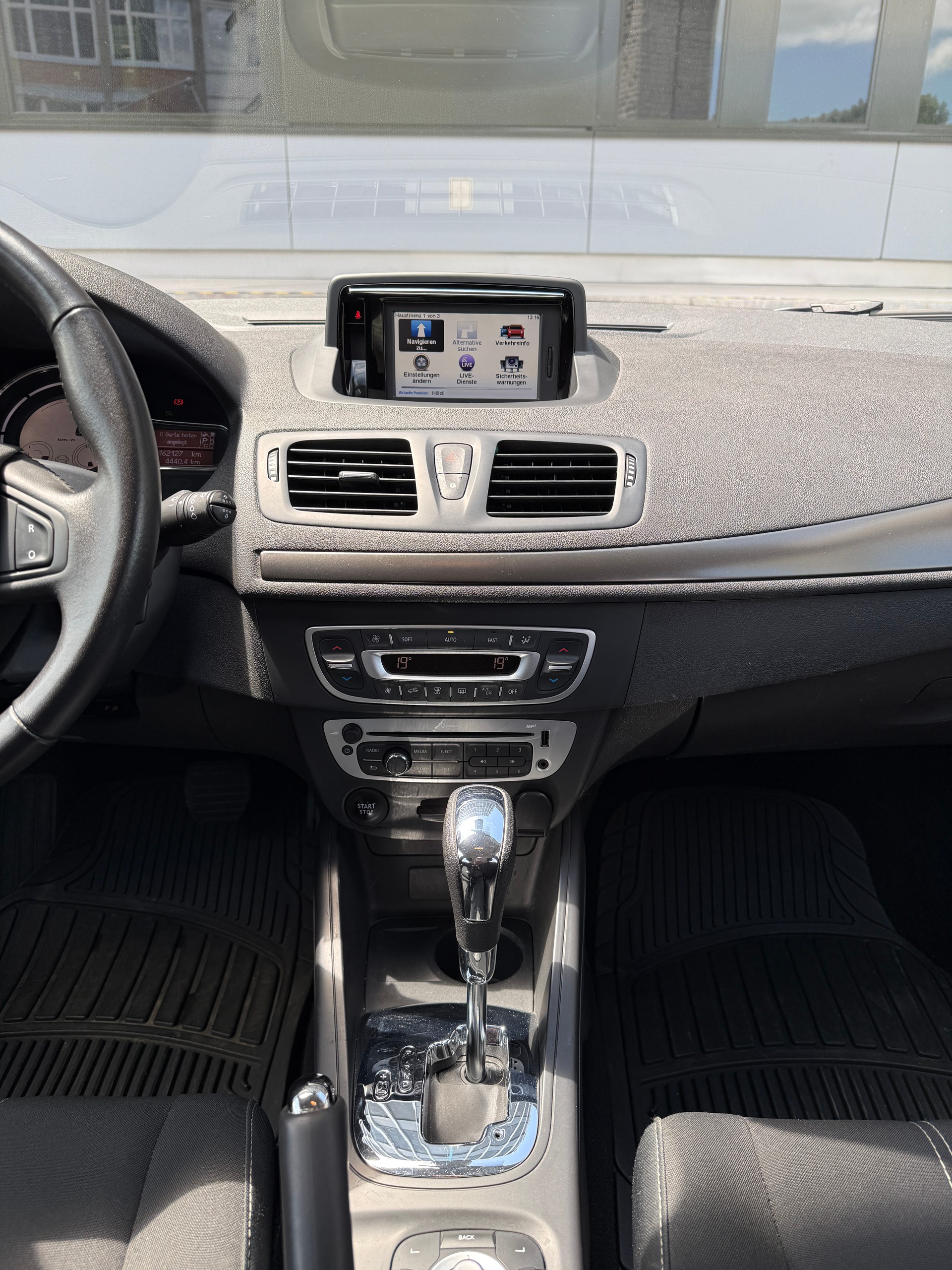 RENAULT Mégane Grandtour 1.5 dCi Expression EDC-image-9