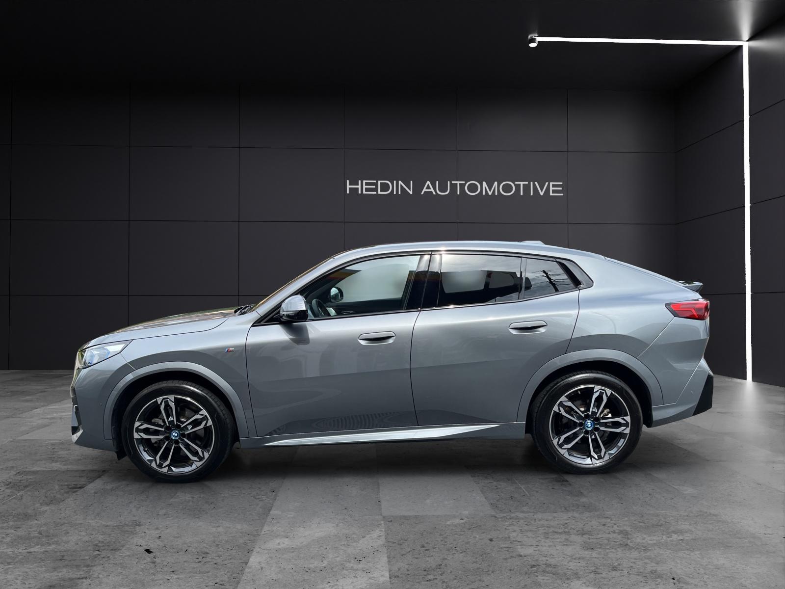 BMW iX2 30 xDrive-showroom-element-3