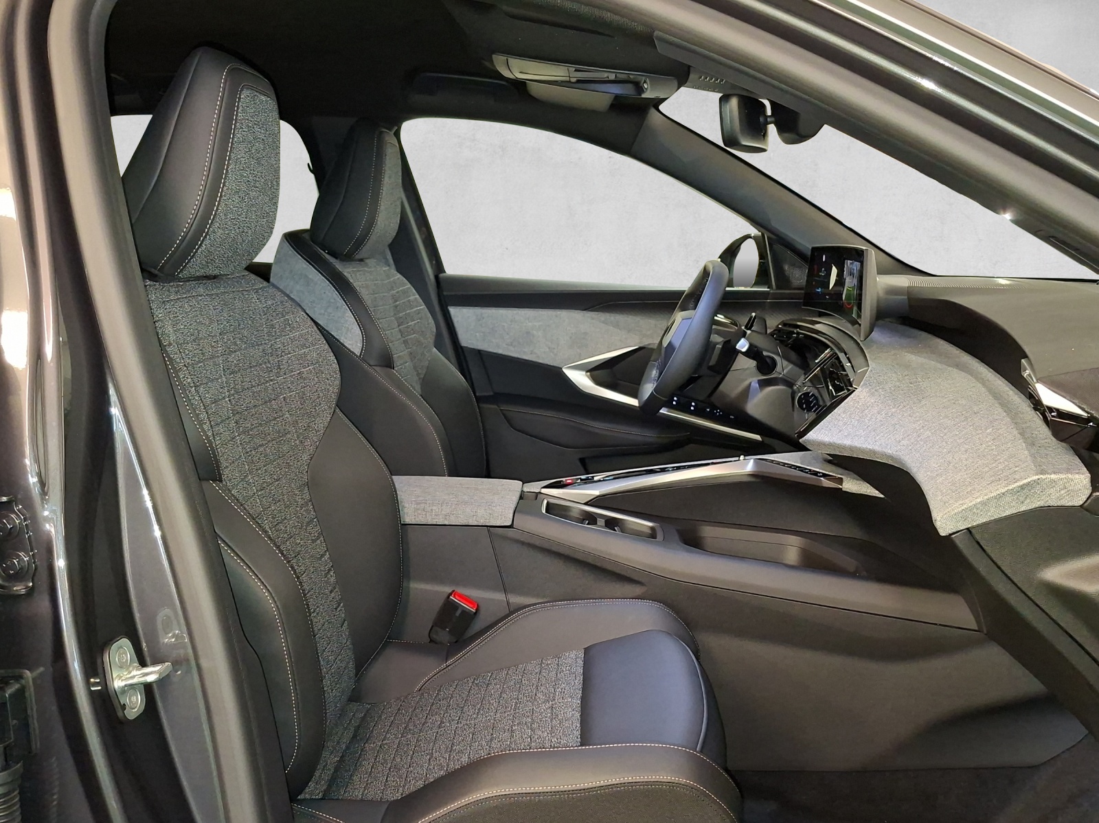 PEUGEOT 3008 e-Allure Premium AWD-image-11