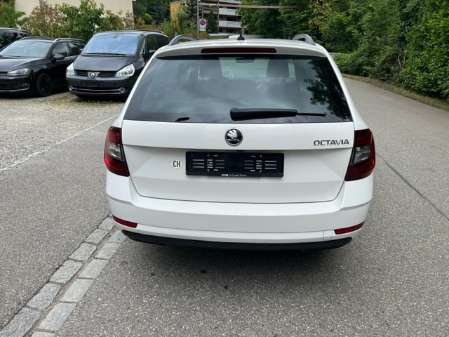 SKODA Octavia Combi 2.0 TDI Ambition DSG-image-4