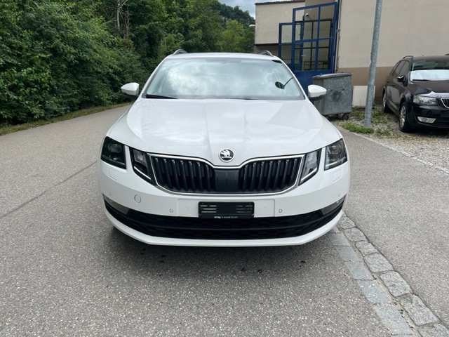 SKODA Octavia Combi 2.0 TDI Ambition DSG-image-1